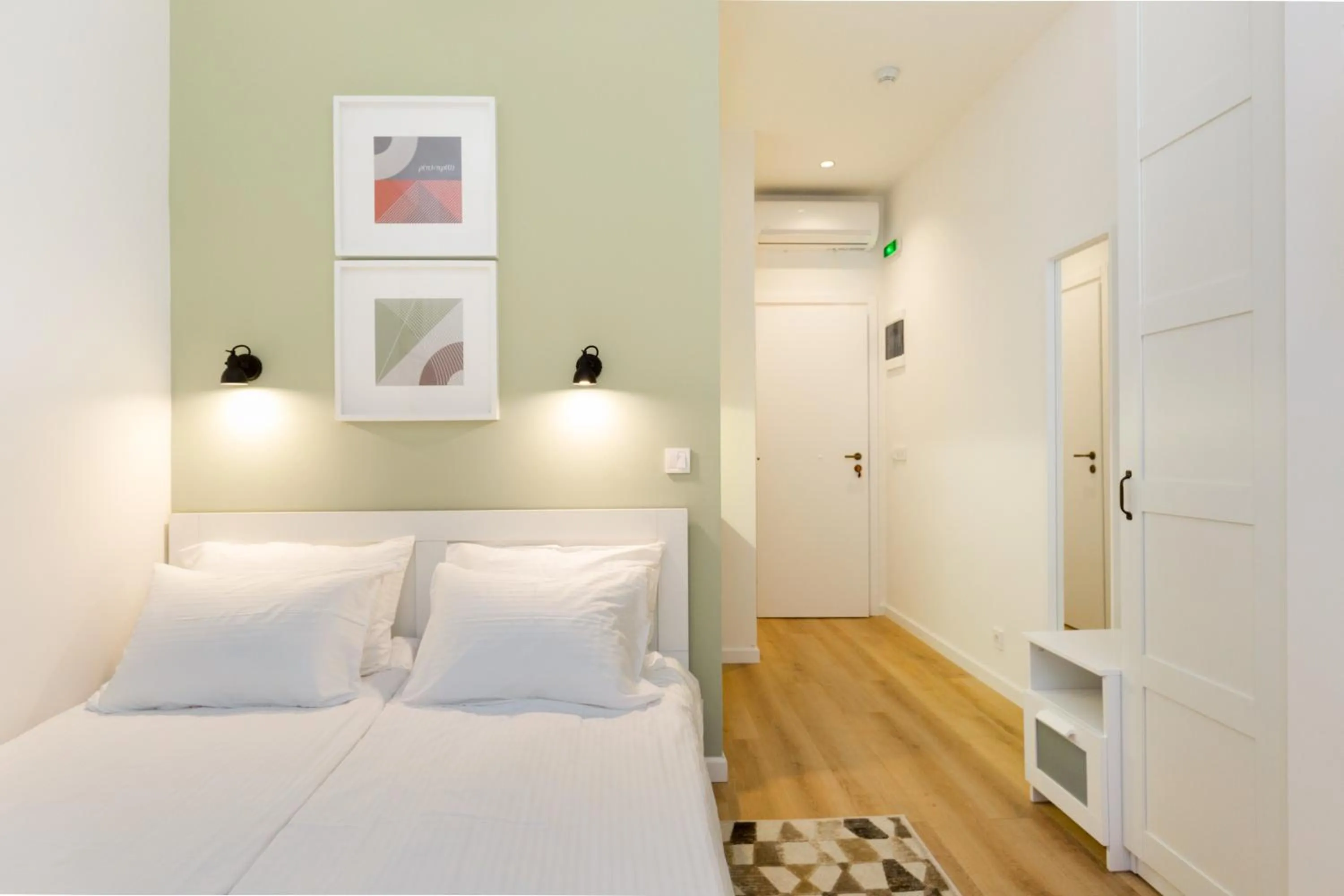 Photo of the whole room, Bed in Dinostratus House