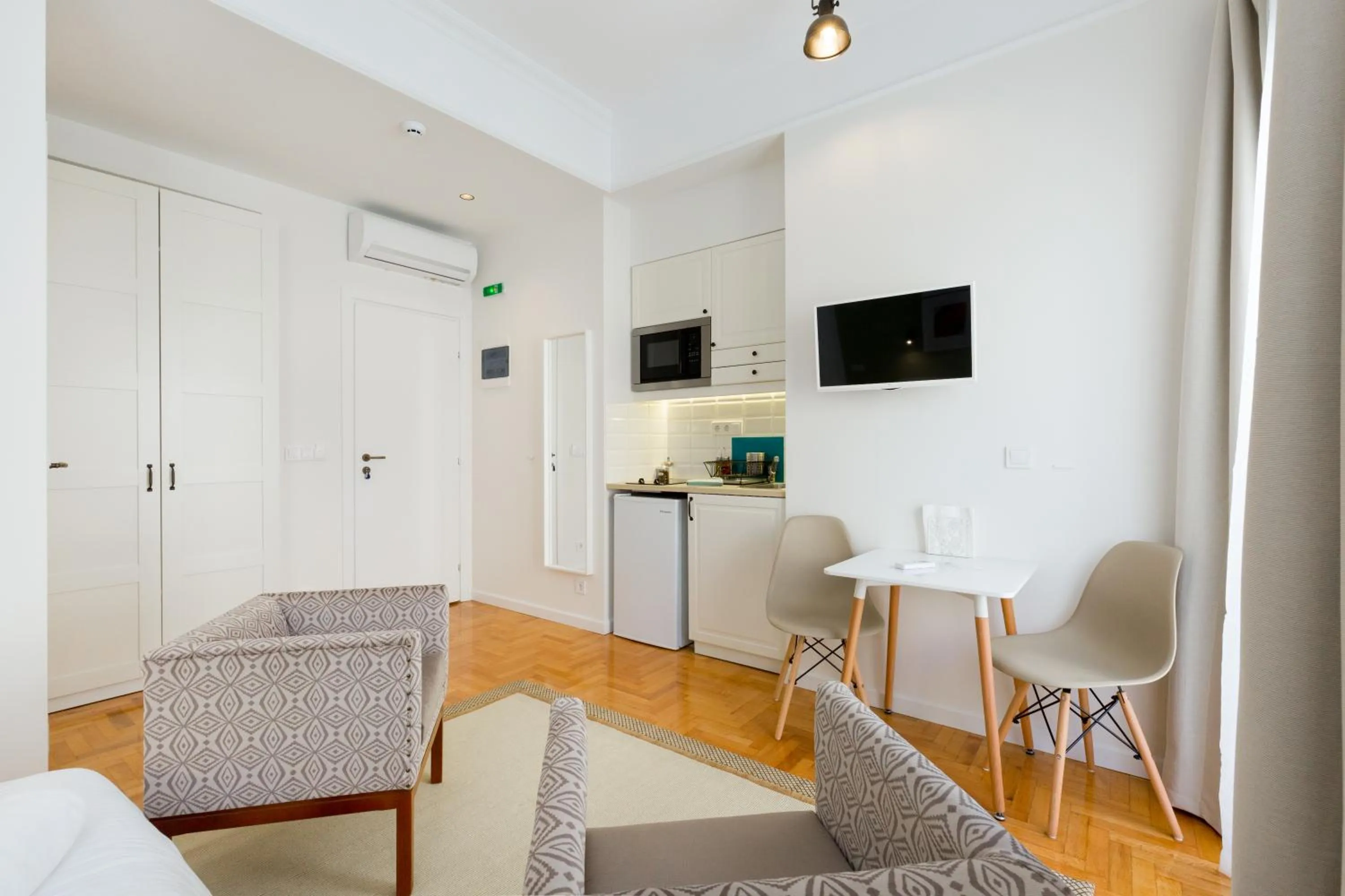 Photo of the whole room in Dinostratus House