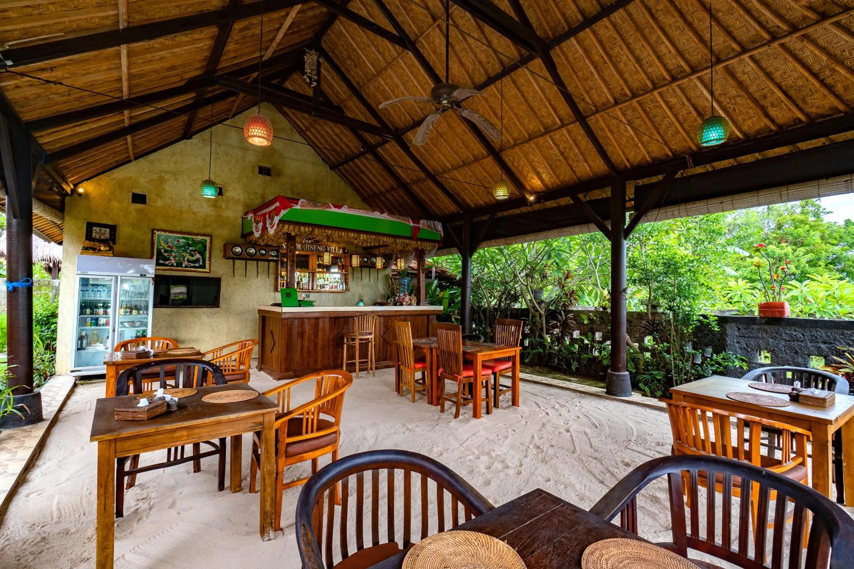 Restaurant/places to eat in Sedok Jineng Villa Lembongan