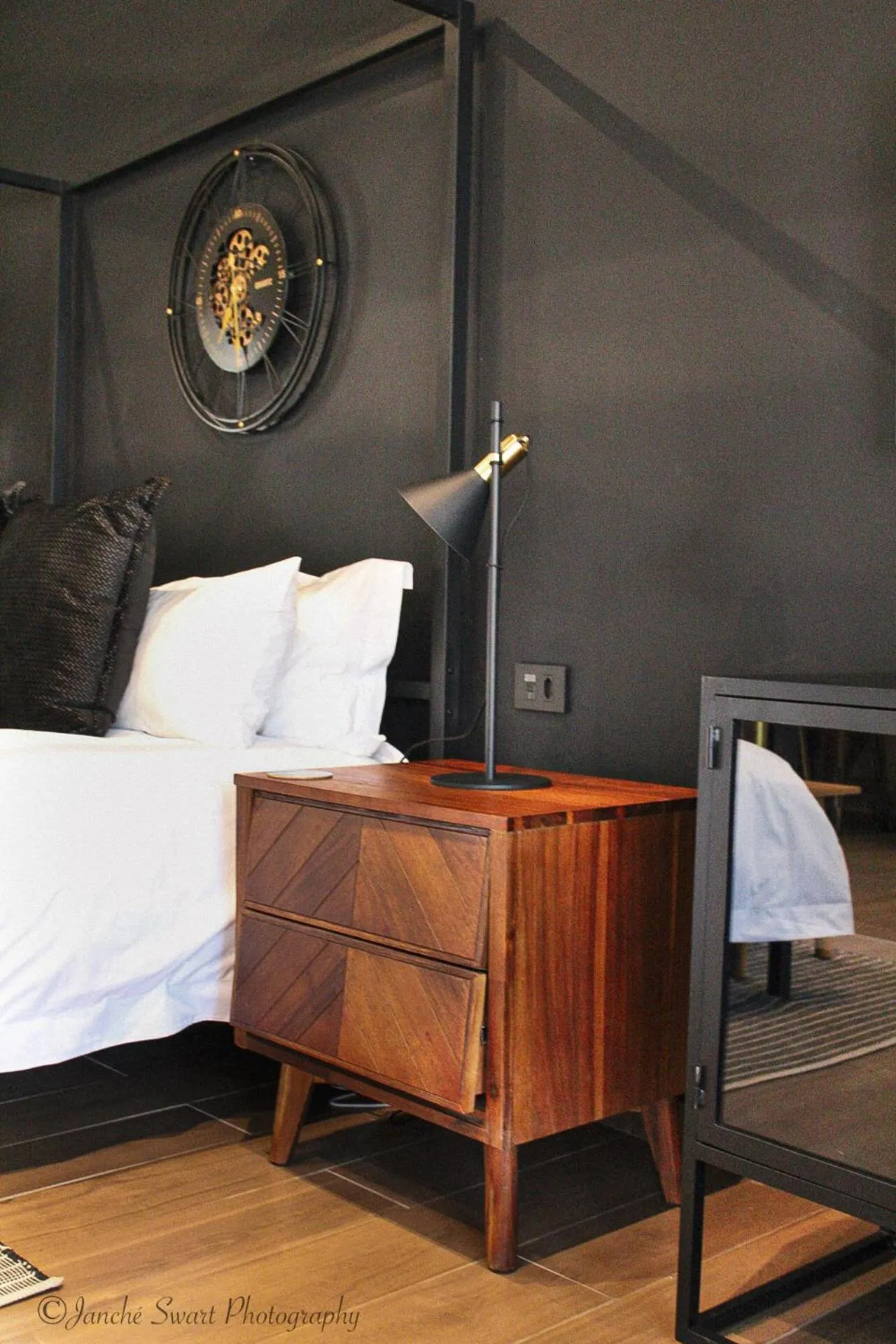 hair dresser, Bed in Modern Farm