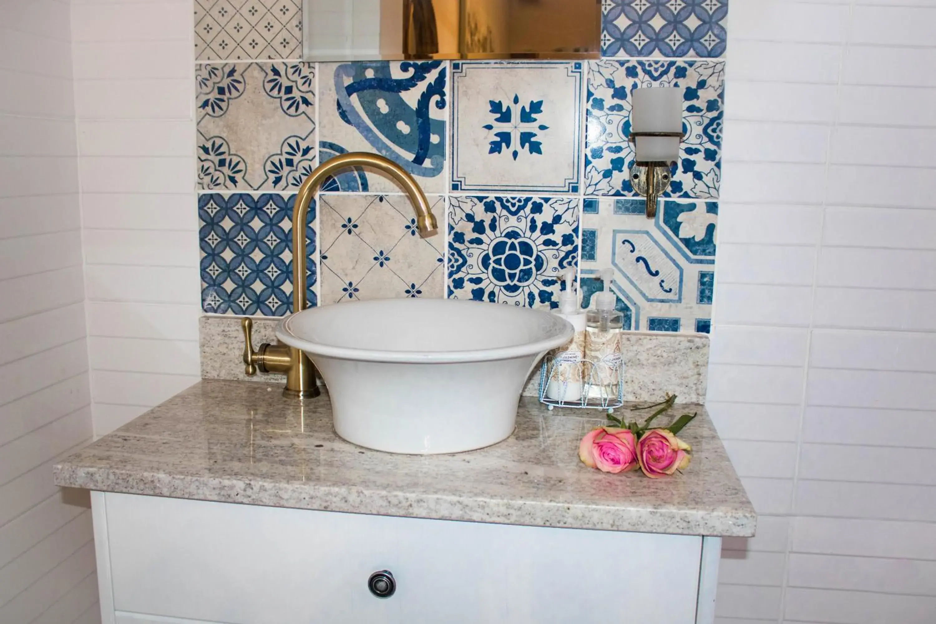 Deluxe Queen Studio - single occupancy in Modern Farm Deluxe Queen Studio - single occupancy in Modern Farm