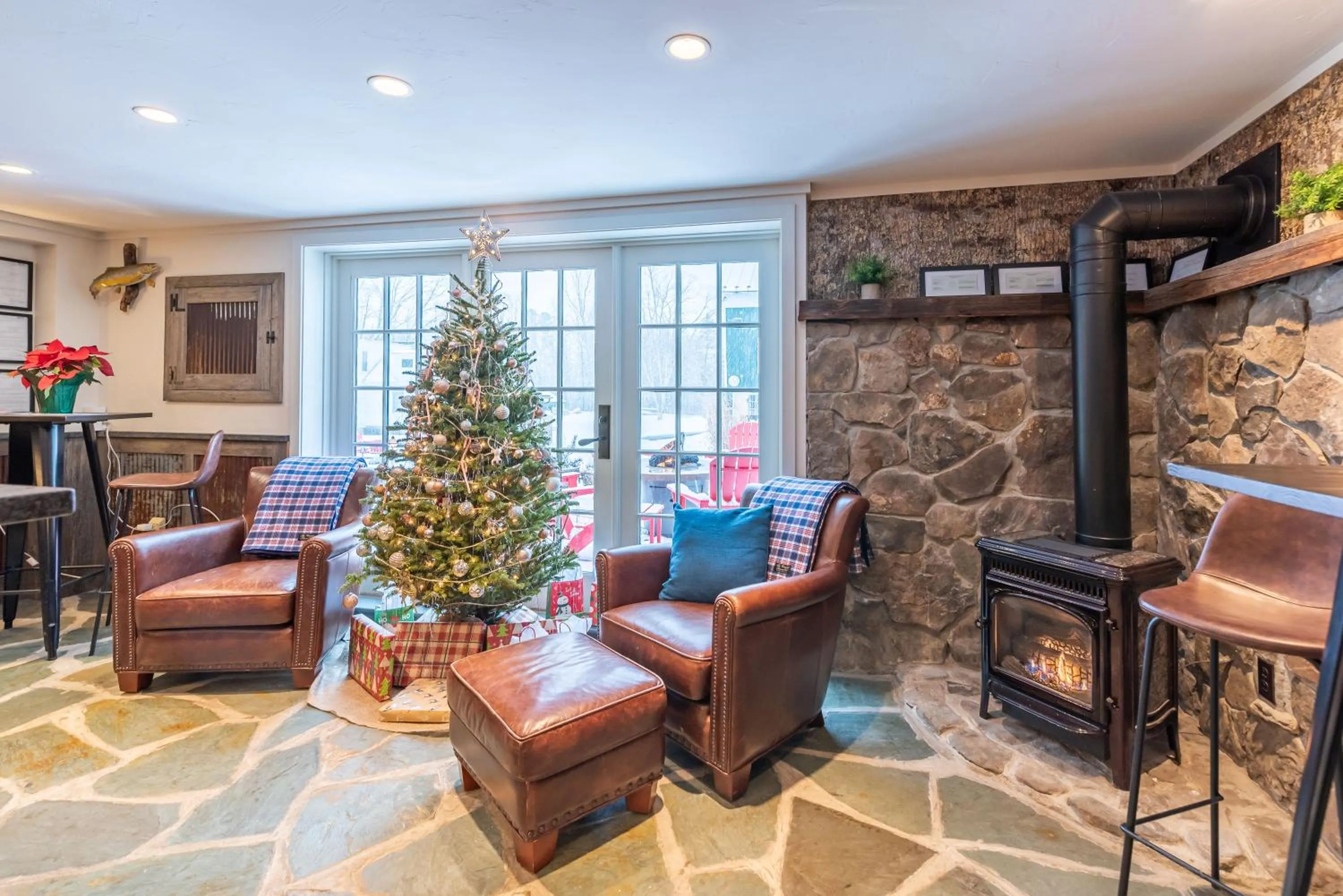 Lounge or bar in The Barnstead Inn