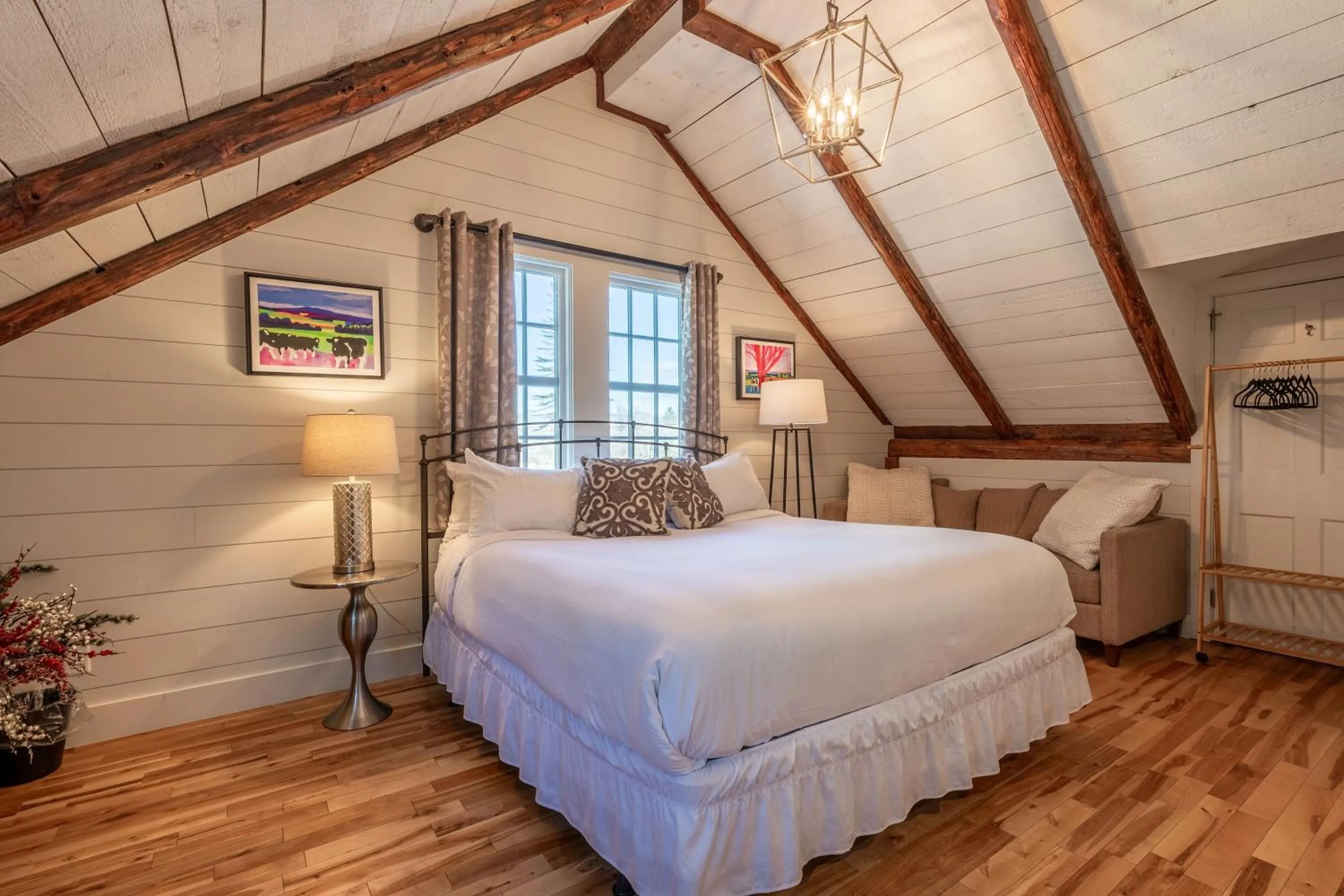 Photo of the whole room, Bed in The Barnstead Inn