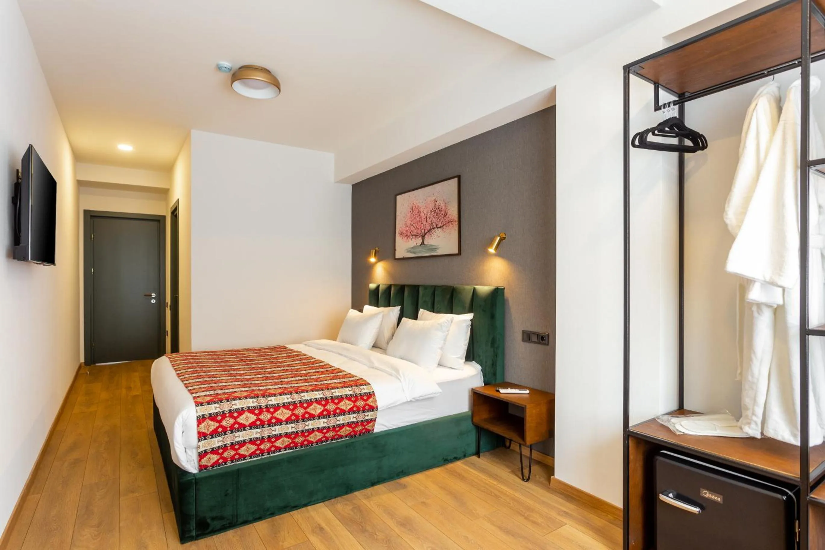 Bedroom, Bed in Hotel Flower