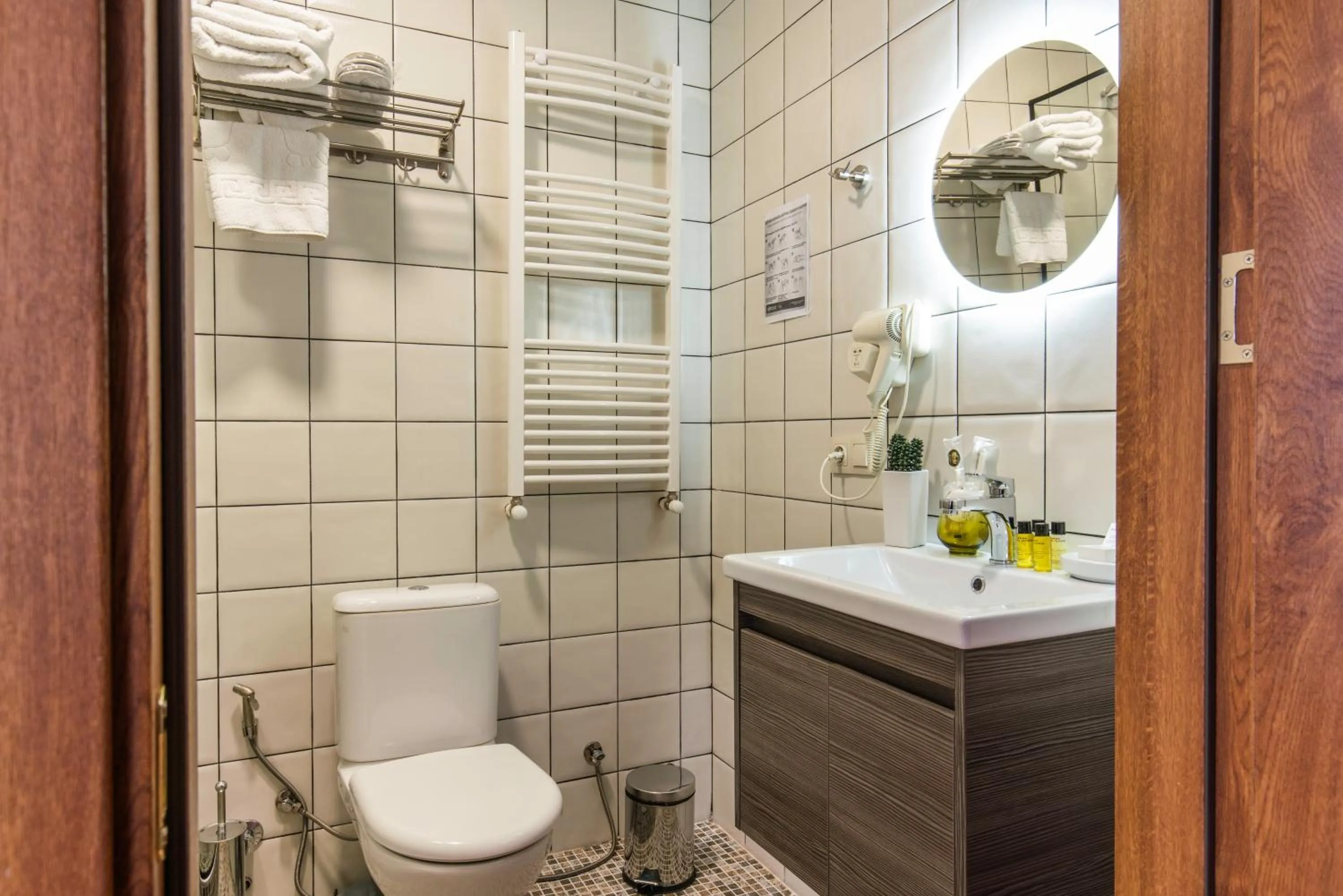 Toilet in Hotel Flower