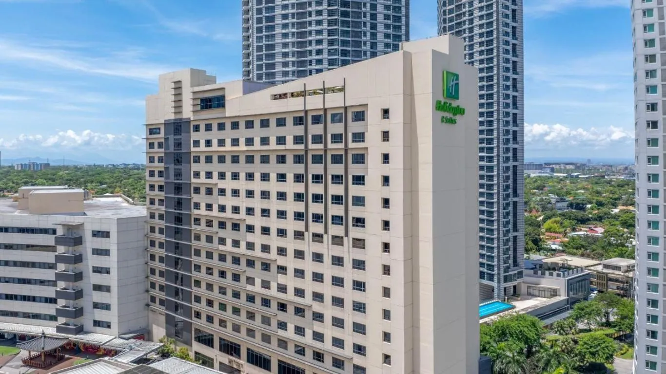 Facade/entrance in Holiday Inn & Suites Makati by IHG