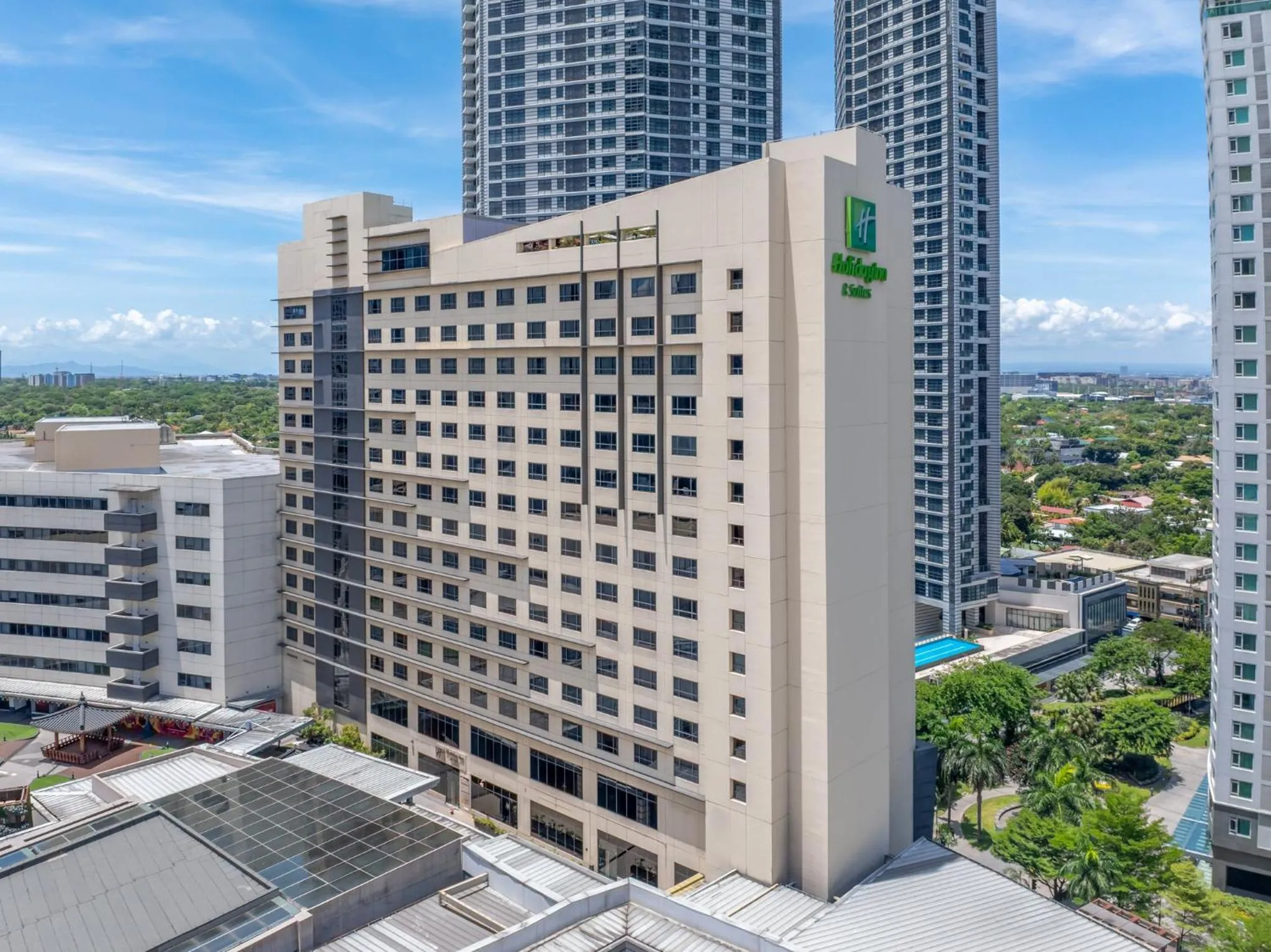 Property building in Holiday Inn & Suites Makati by IHG