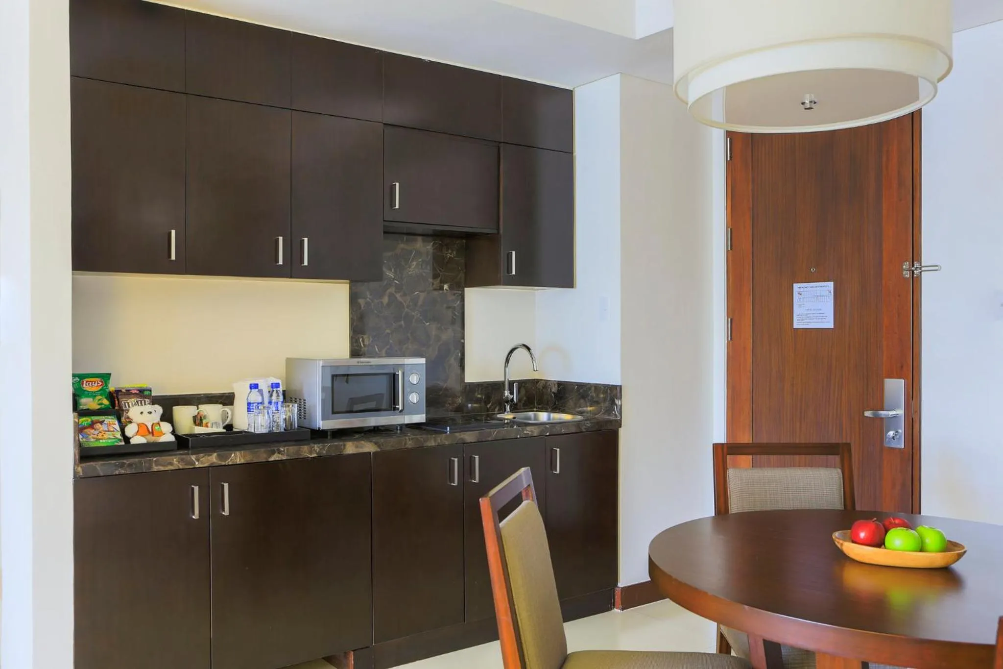 Photo of the whole room in Holiday Inn & Suites Makati by IHG