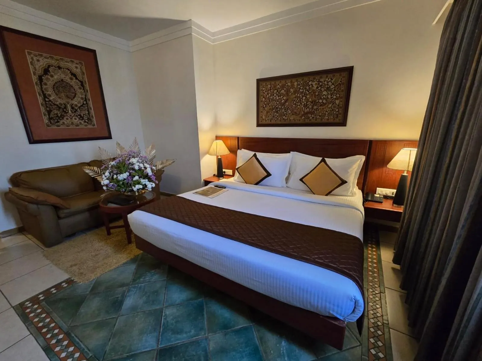 Bedroom, Bed in Harrisons Hotel