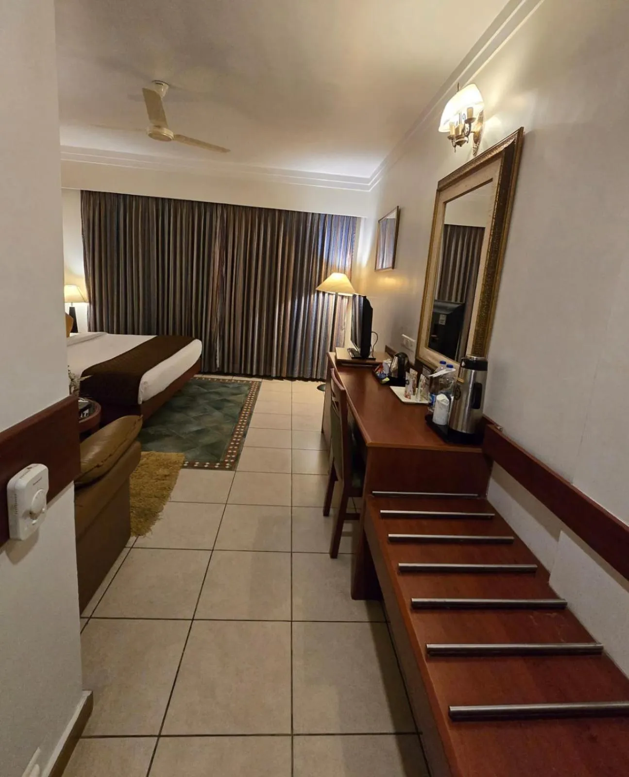 Bedroom, Bed in Harrisons Hotel