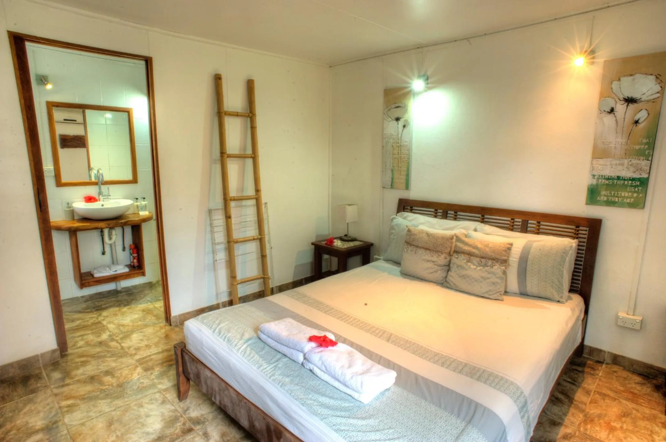 Bed in Deco Stop Lodge