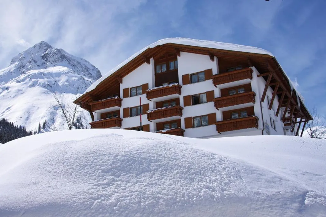 Facade/entrance in Hotel Omesberg