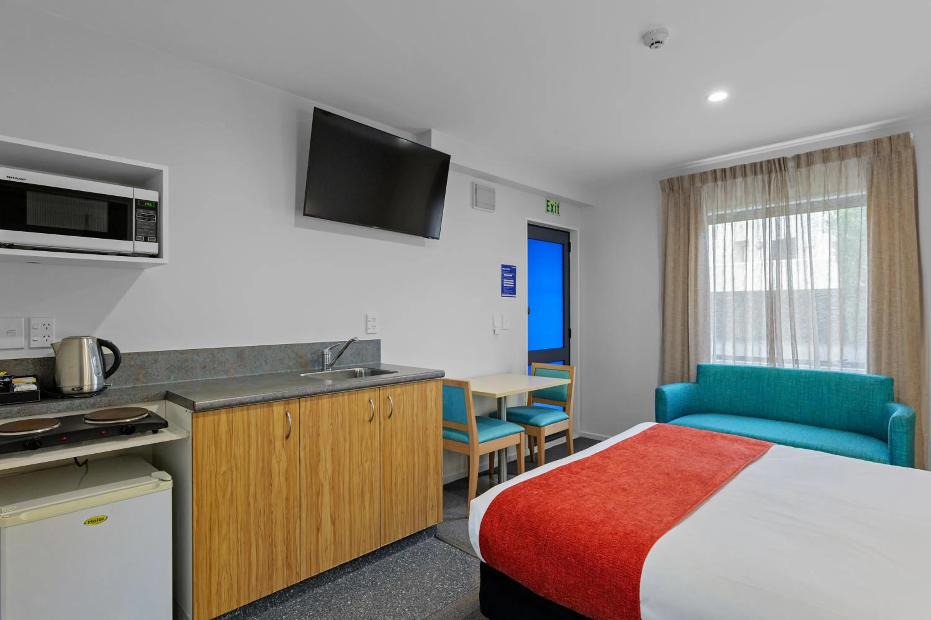Coffee/tea facilities, Bed in Bella Vista Motel & Apartments Christchurch