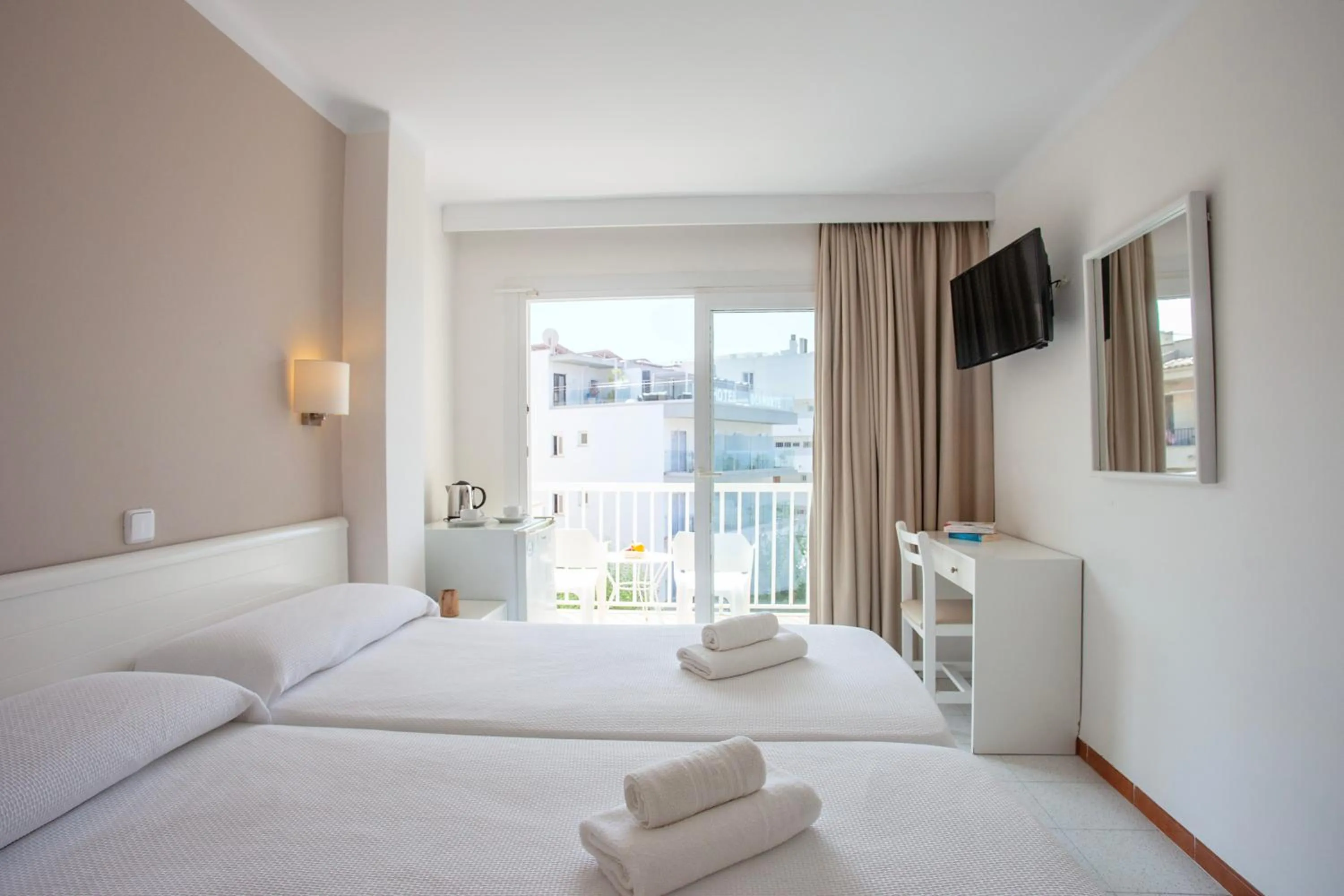 Decorative detail, Bed in Hostal Residencia Sutimar