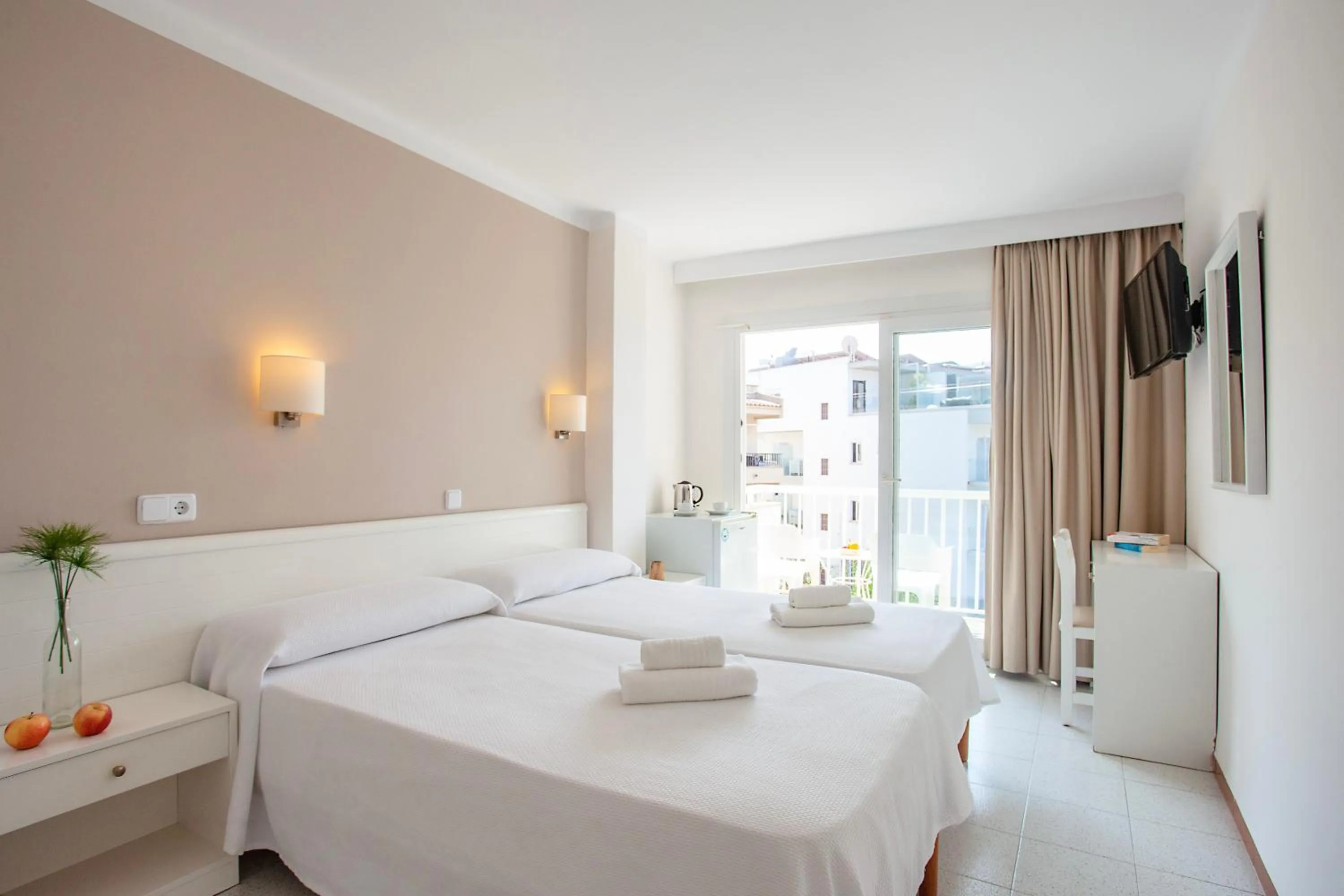 Decorative detail, Bed in Hostal Residencia Sutimar