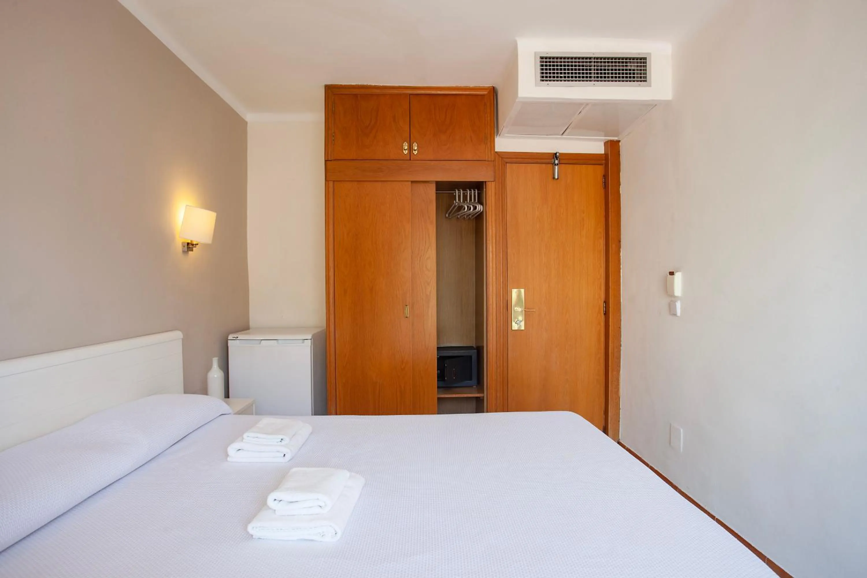 Decorative detail, Bed in Hostal Residencia Sutimar