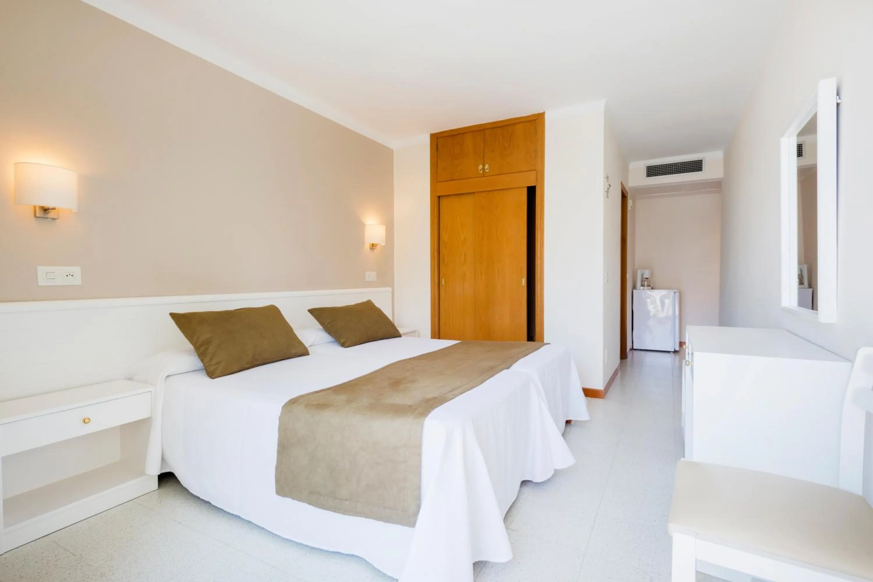 Photo of the whole room, Bed in Hostal Residencia Sutimar