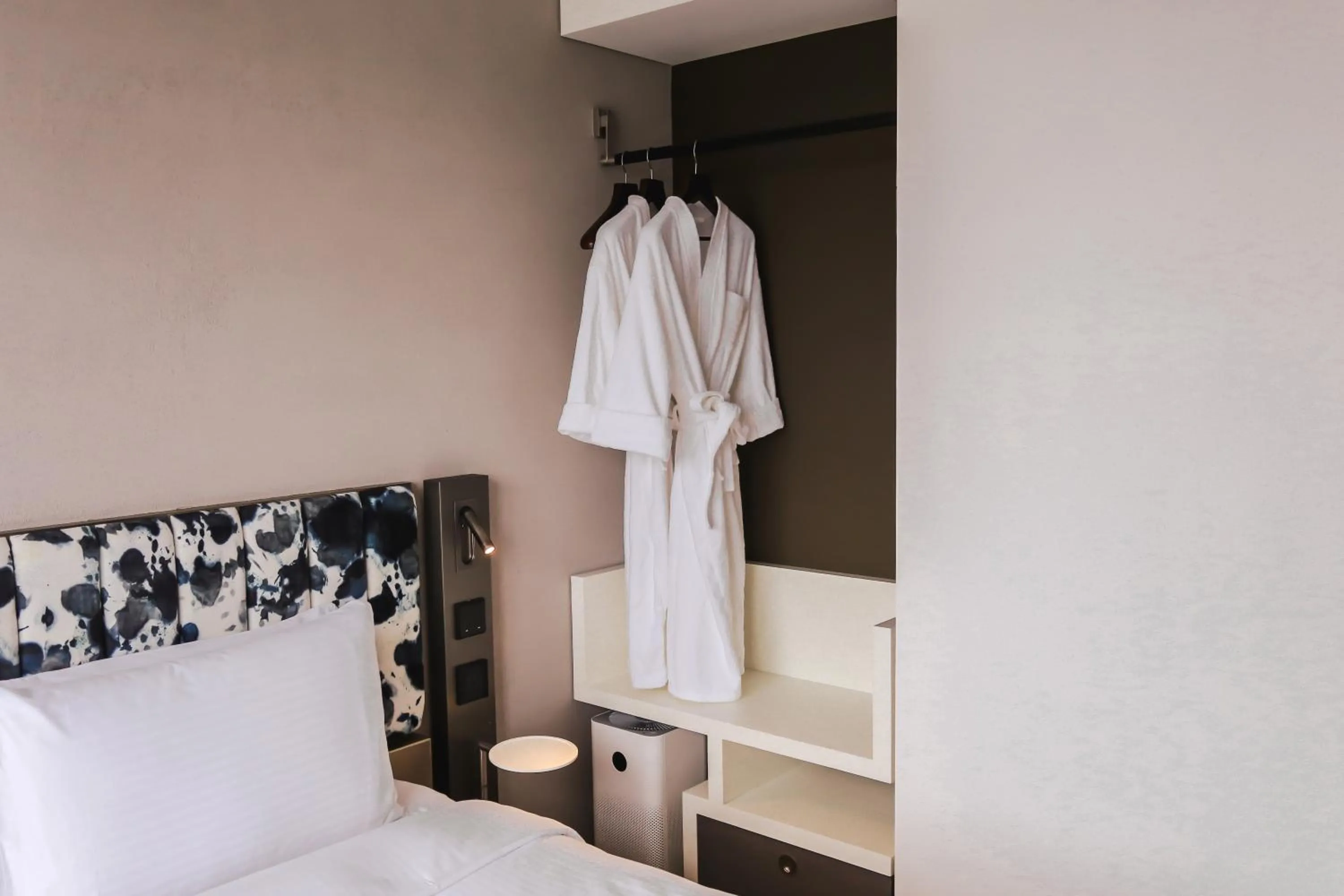 Bedroom, Bed in Page148, Page Hotels