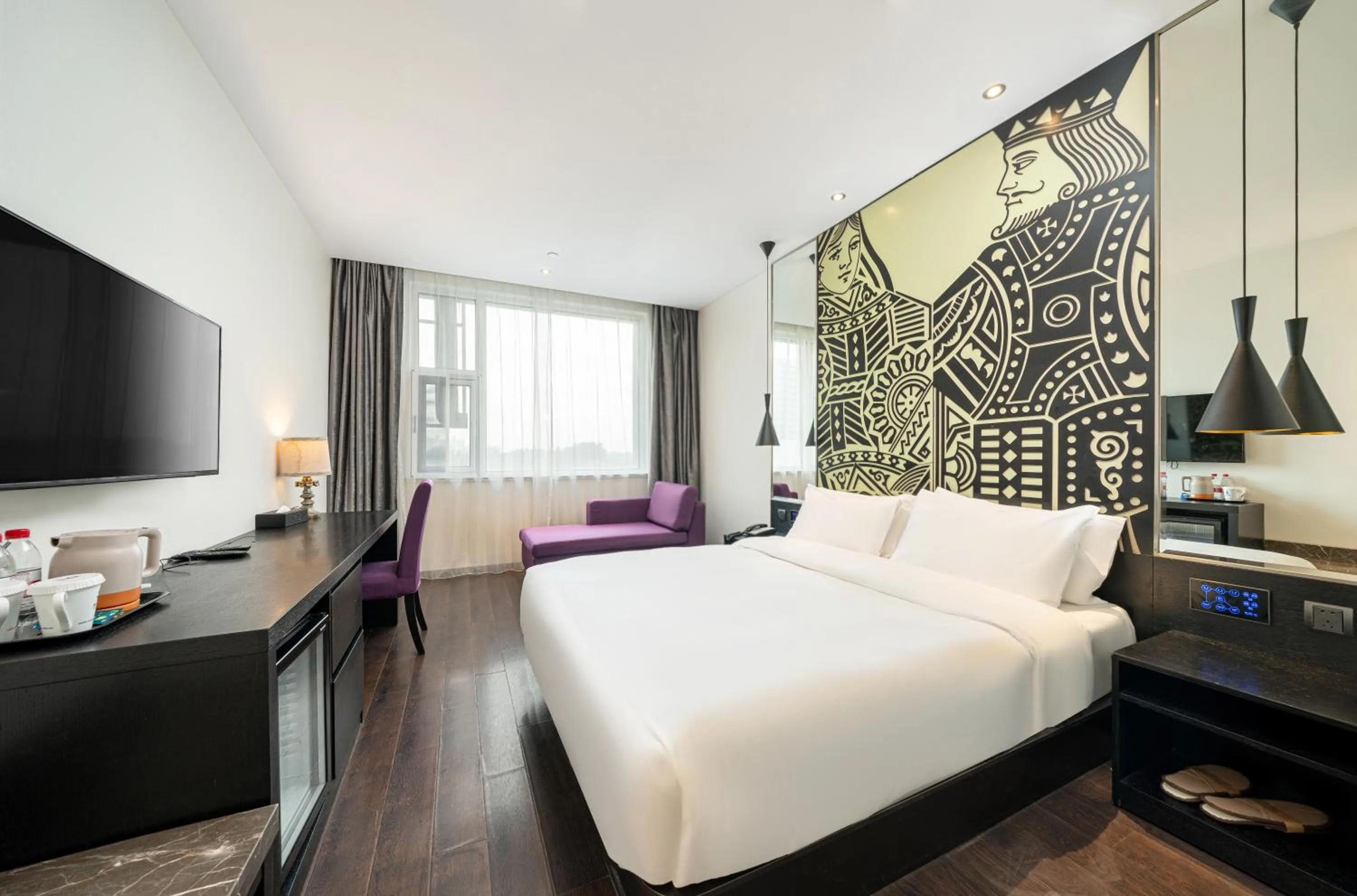 Photo of the whole room in Orange Hotel Shanghai Hongqiao Airport Dingbian Road Subway Station Branch - Free Hongqiao Airport & Hongqiao Train station Shuttle Bus