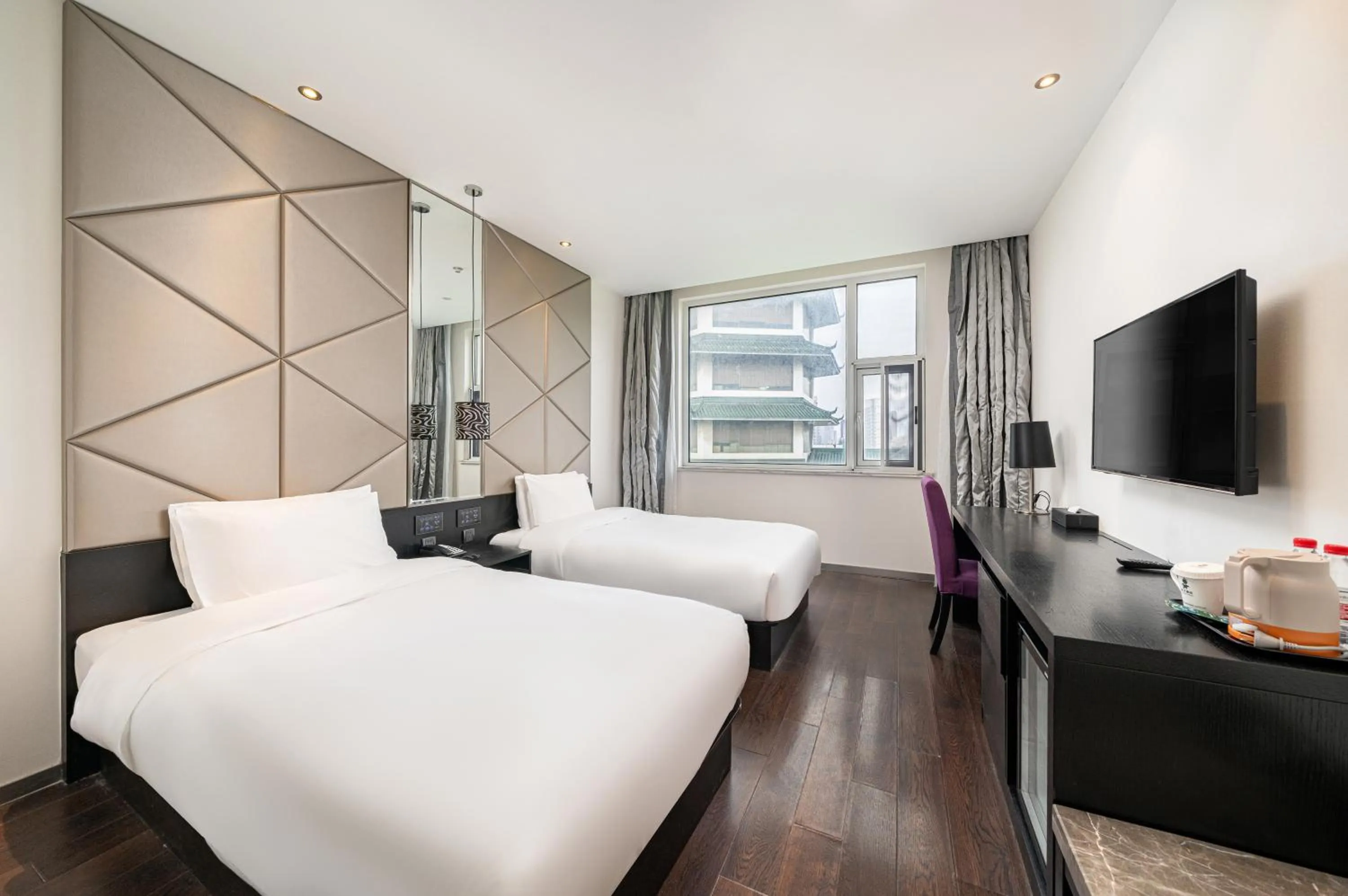 Bed in Orange Hotel Shanghai Hongqiao Airport Dingbian Road Subway Station Branch - Free Hongqiao Airport & Hongqiao Train station Shuttle Bus