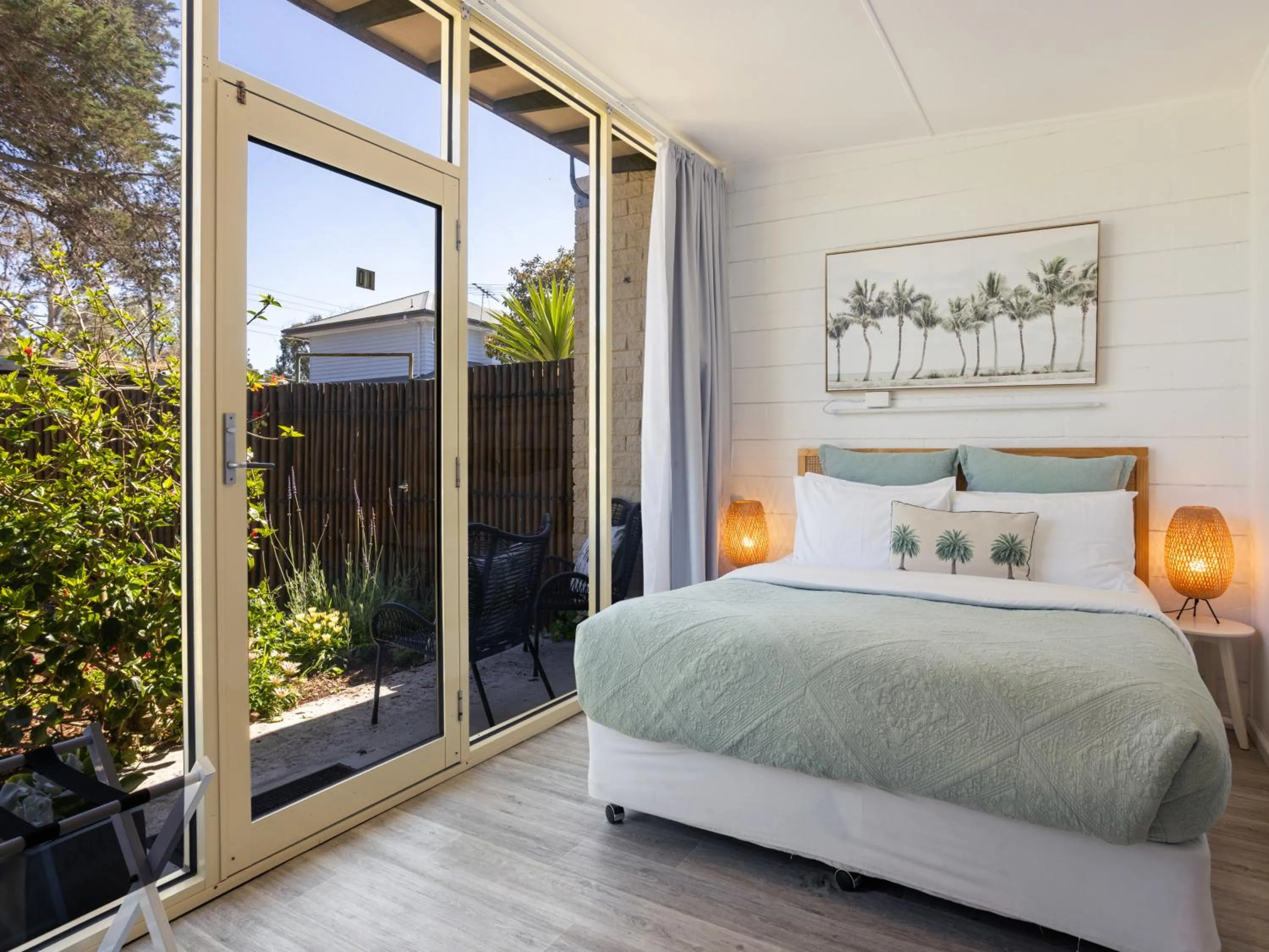 Bed in Peninsula Beach Motel