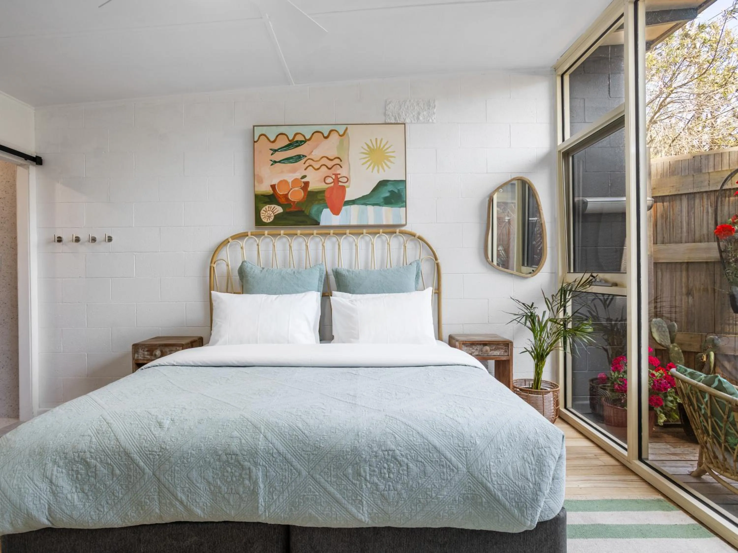 Bed in Peninsula Beach Motel