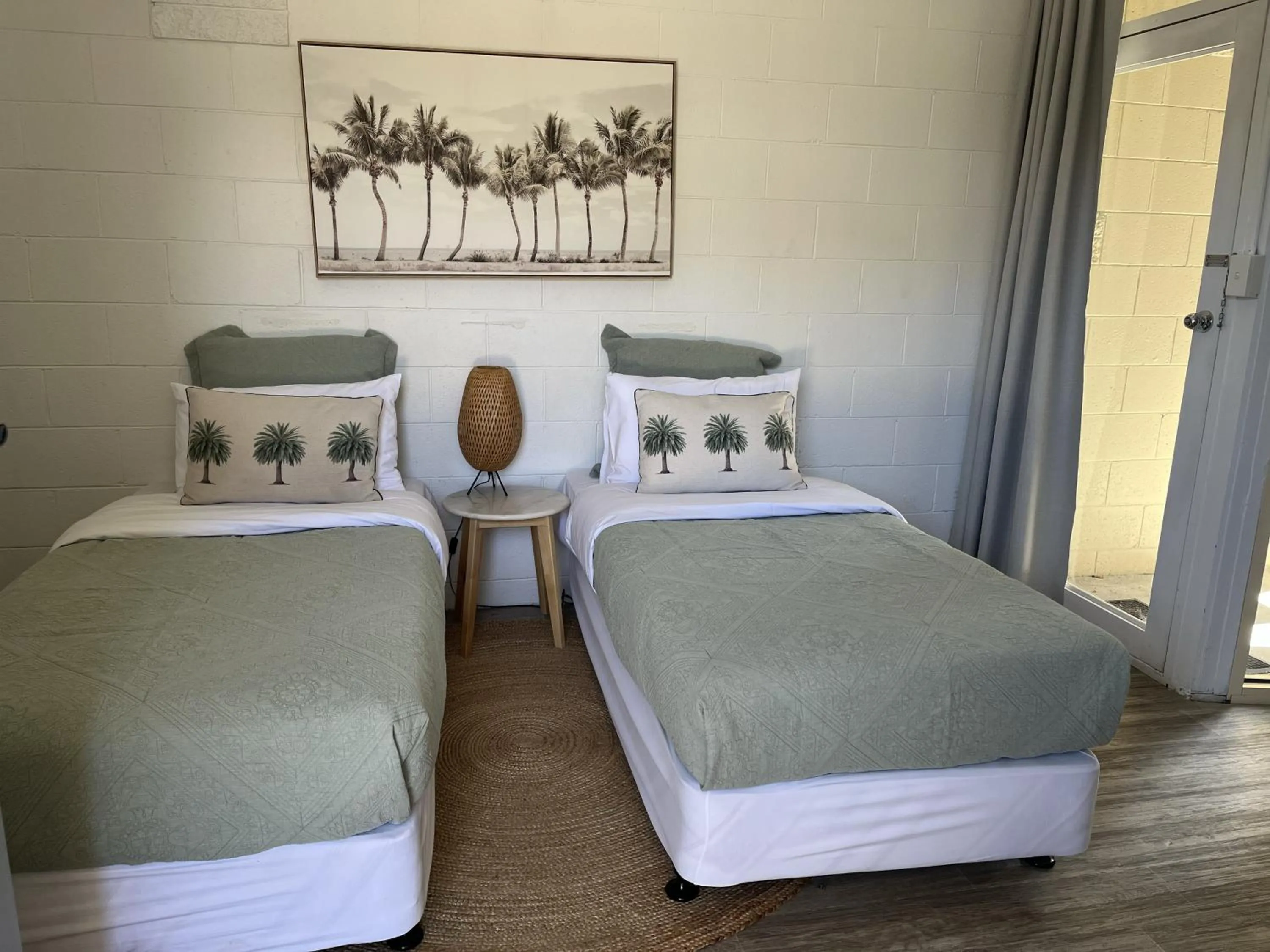 Standard Twin Room with Garden View in Peninsula Beach Motel