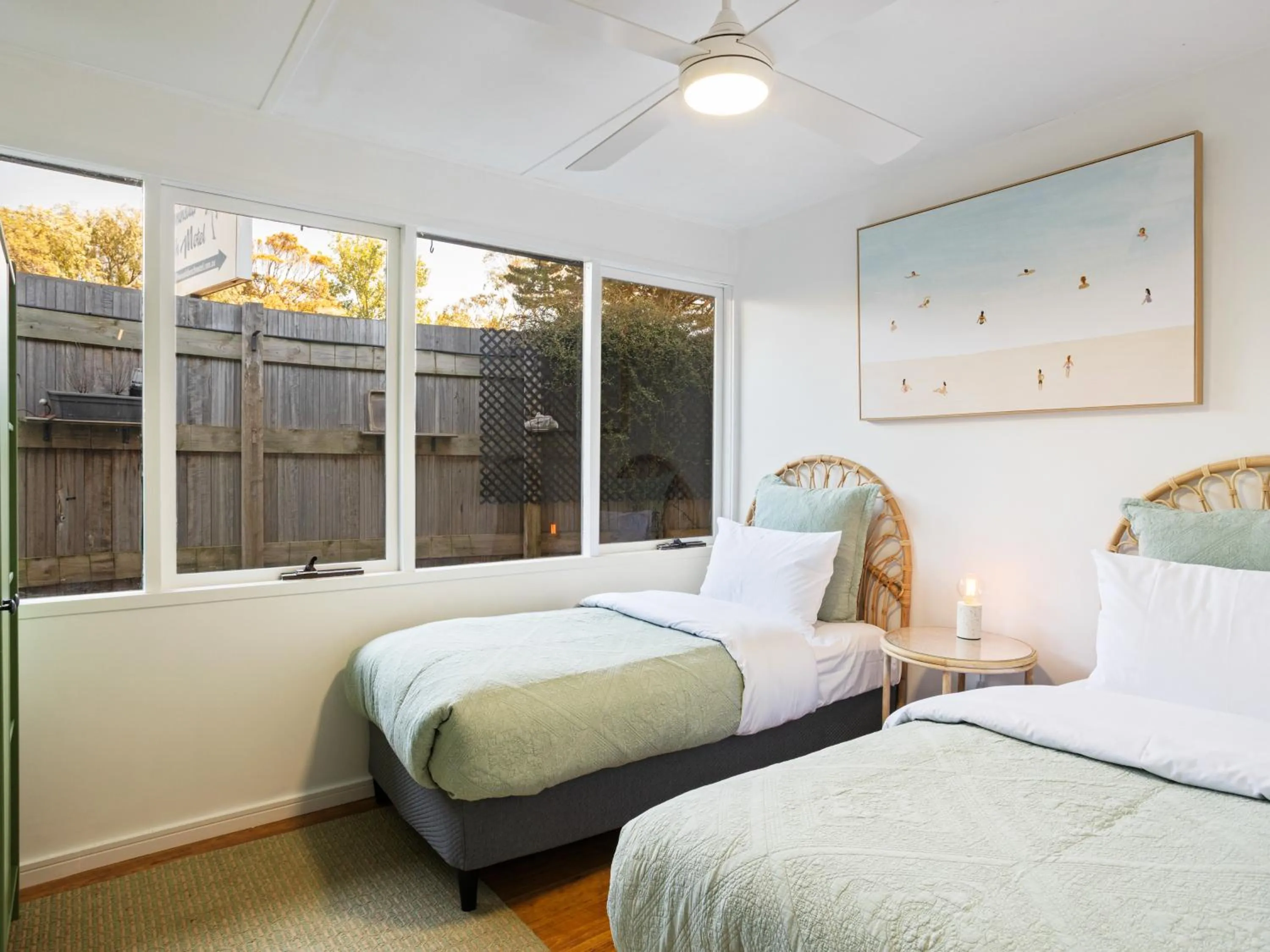 Bed in Peninsula Beach Motel