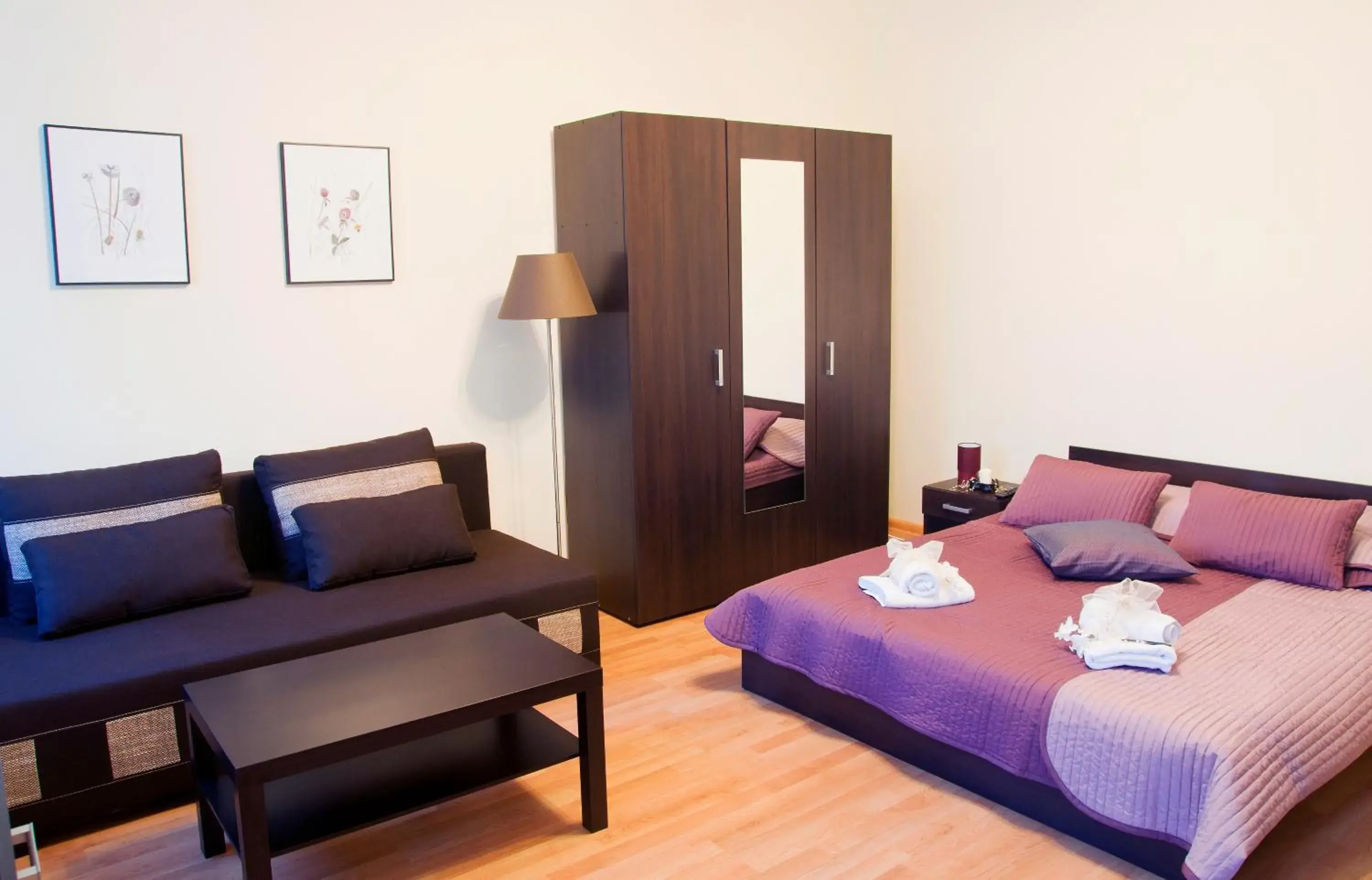 Classic Family Room in BedRooms Piotrkowska 64 Classic Family Room in BedRooms Piotrkowska 64