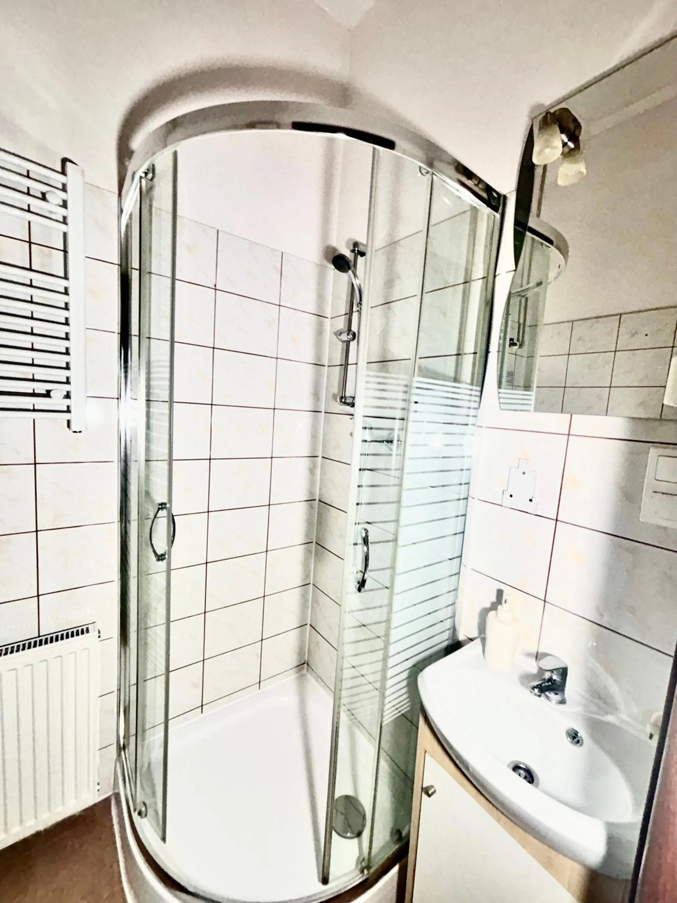 Shower in BedRooms Piotrkowska 64