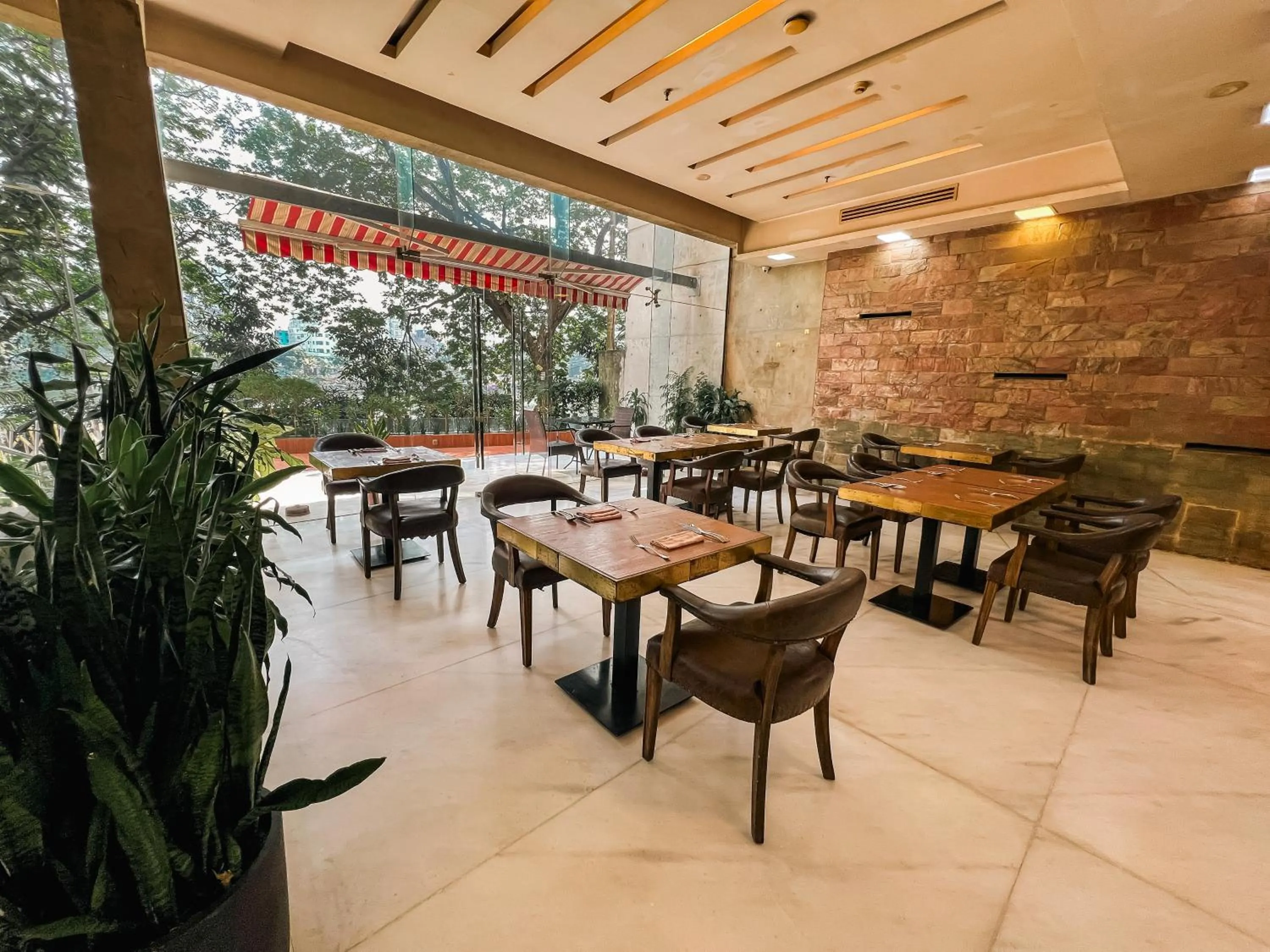 Restaurant/places to eat in Coventina Lake Suites