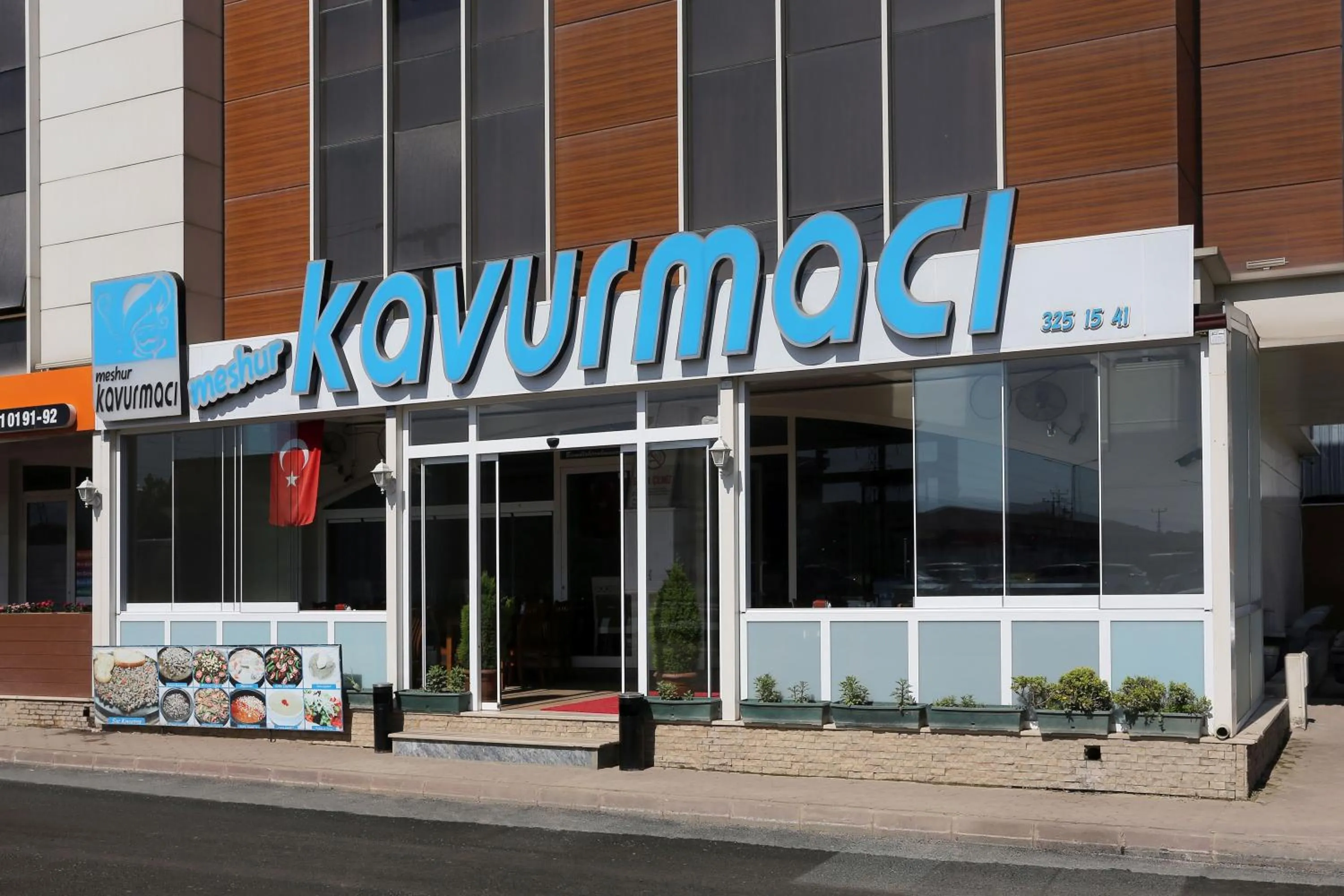 Restaurant/places to eat in Balturk House Hotel