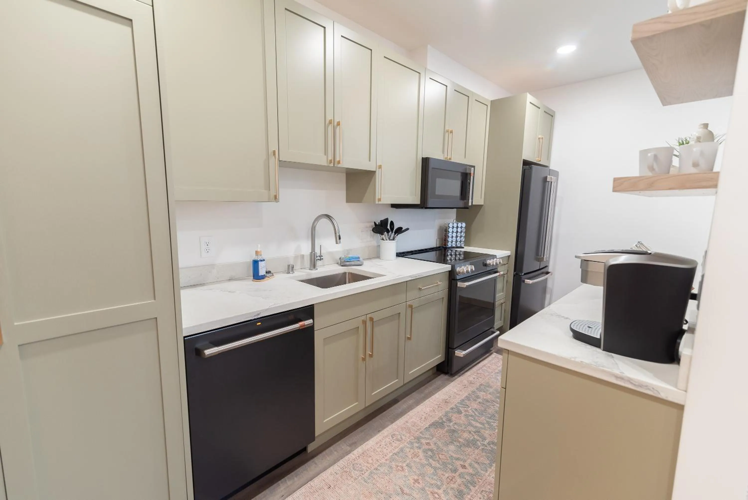 Kitchen or kitchenette in Colony Suites