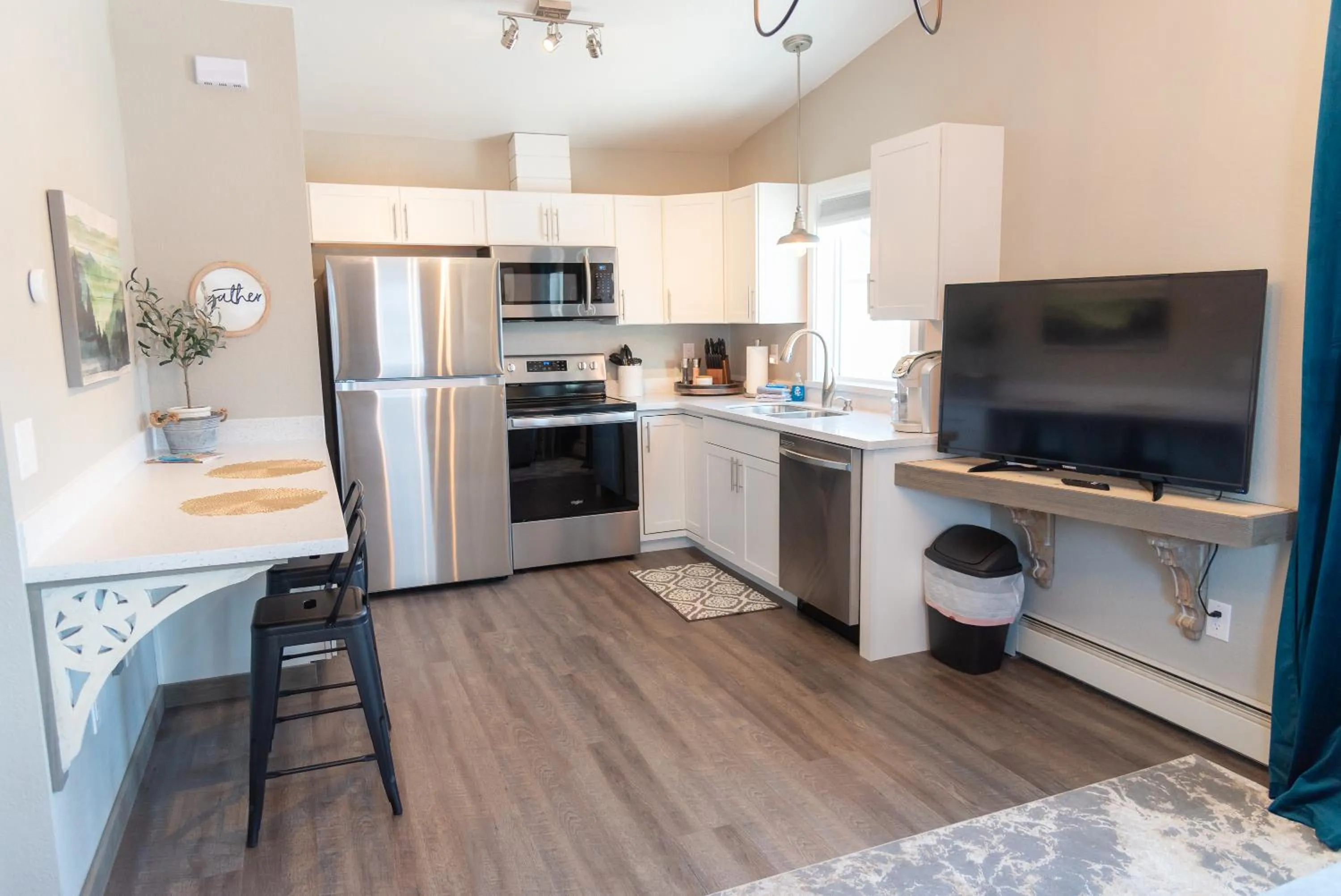 Kitchen or kitchenette in Colony Suites