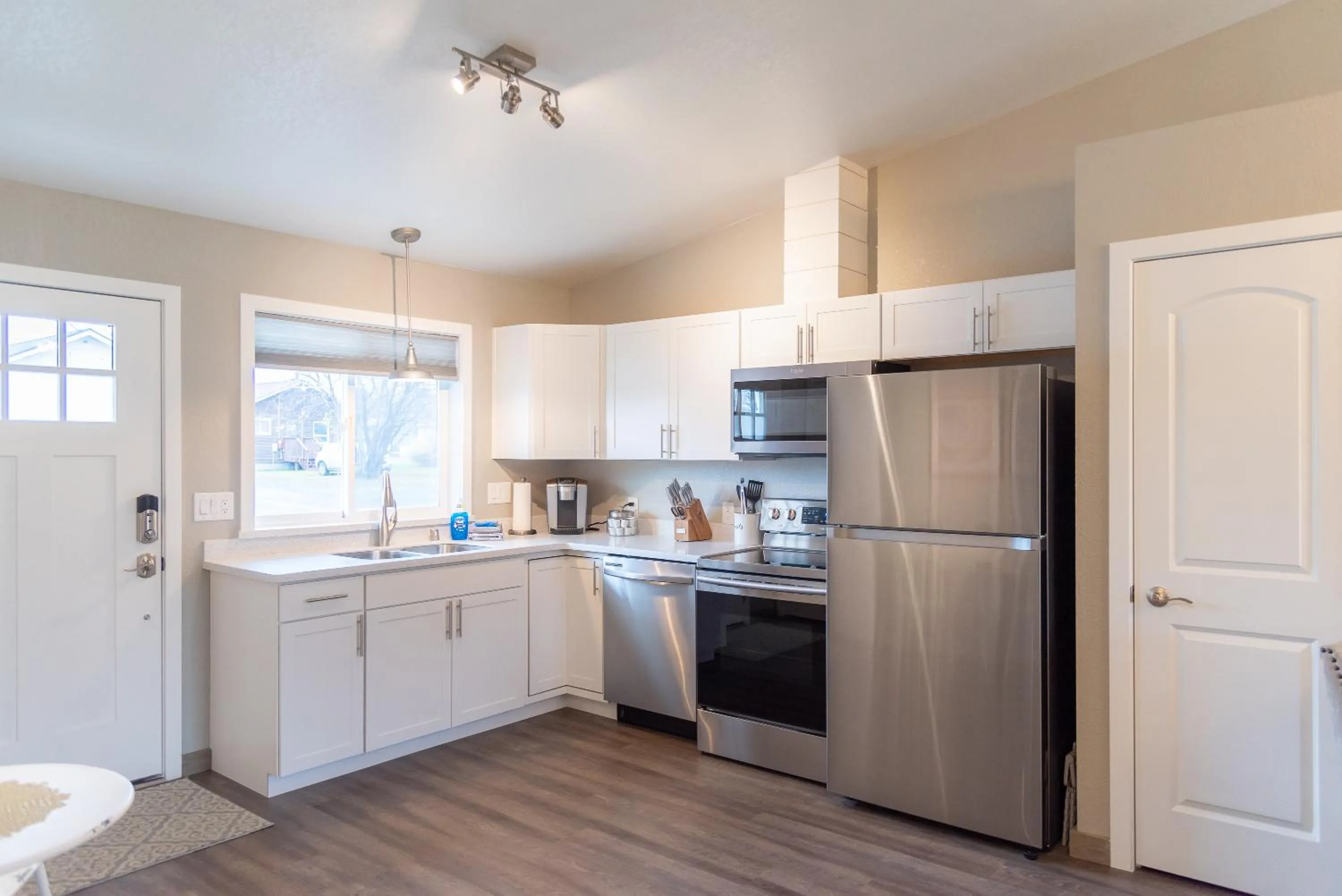 Kitchen or kitchenette in Colony Suites