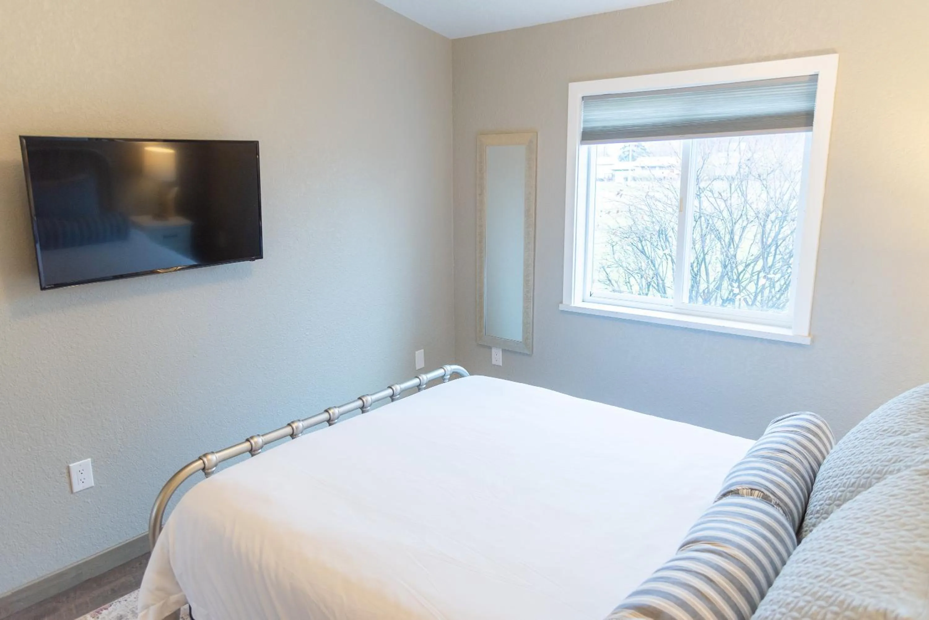 Bed in Colony Suites