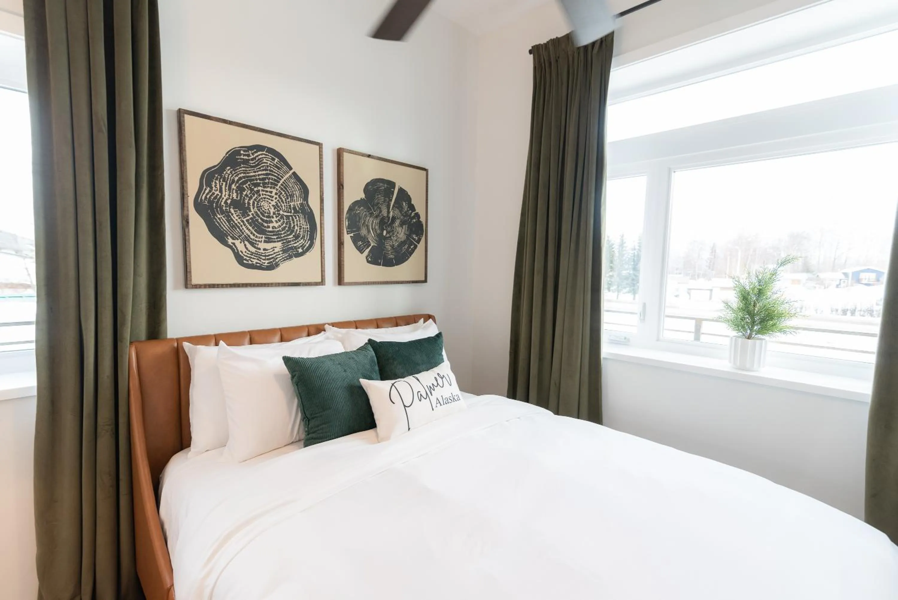 Bedroom, Bed in Colony Suites