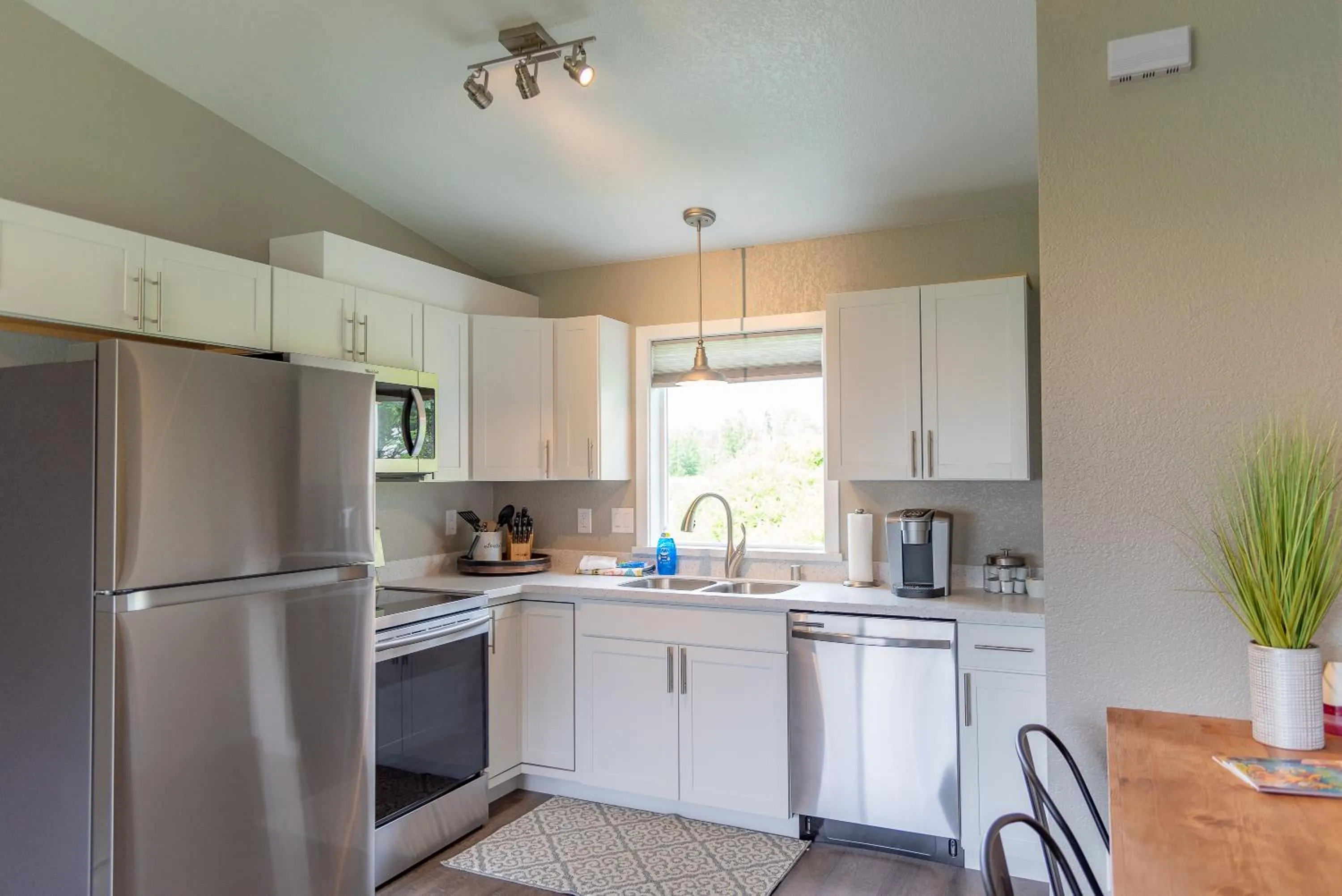 Kitchen or kitchenette in Colony Suites