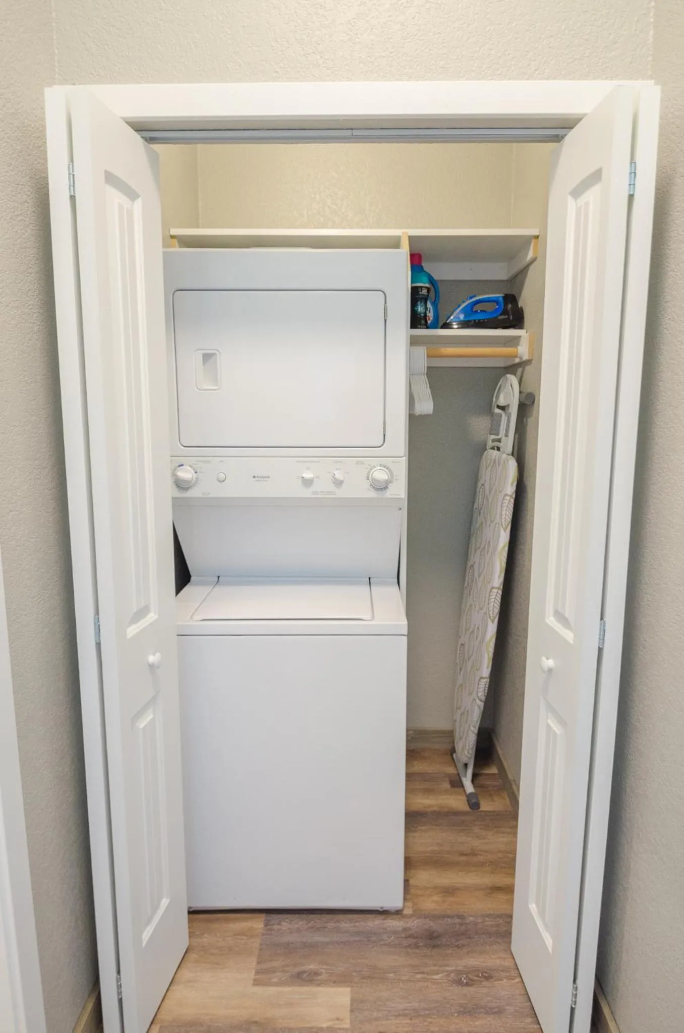 Area and facilities in Colony Suites