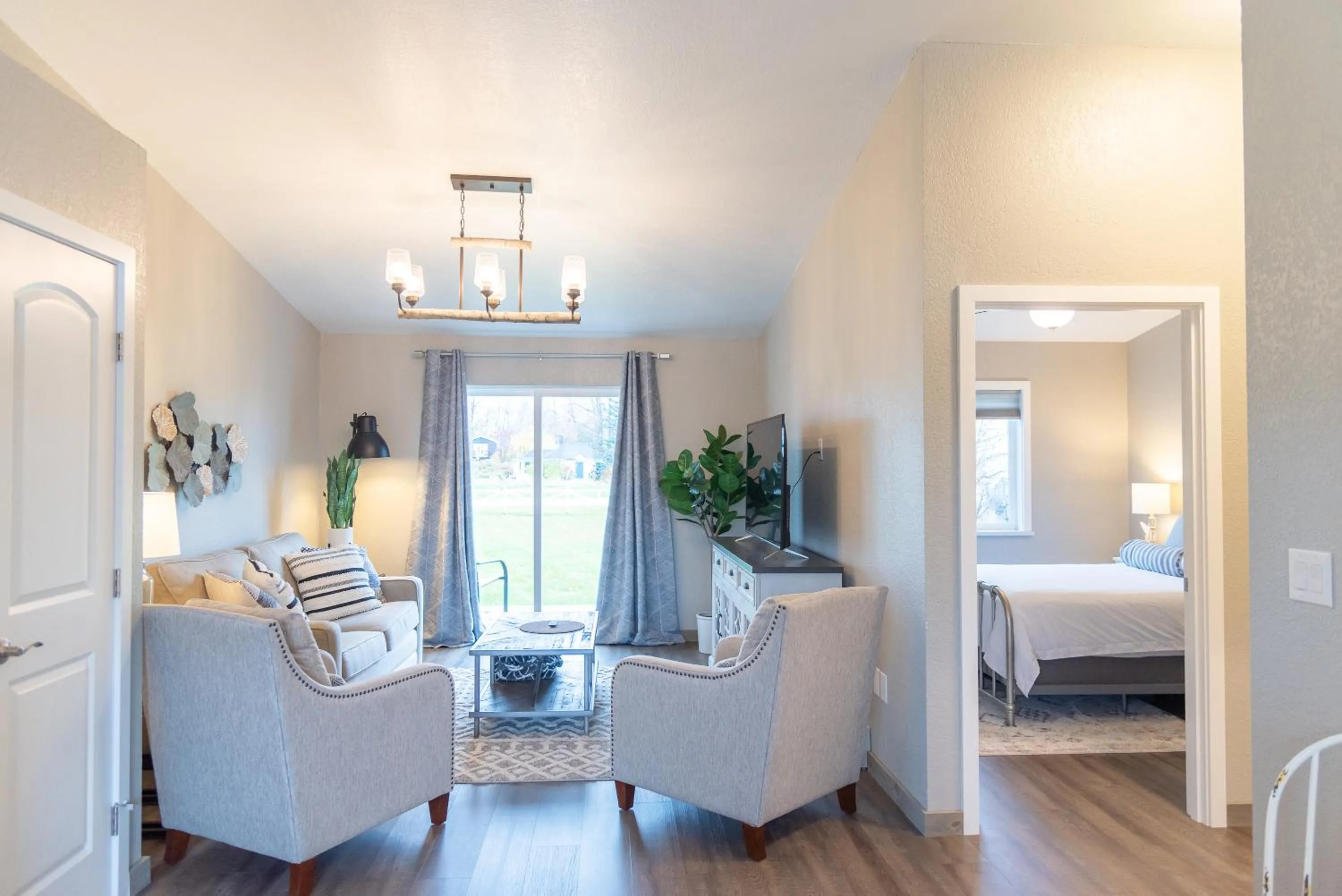 Living room, Bed in Colony Suites