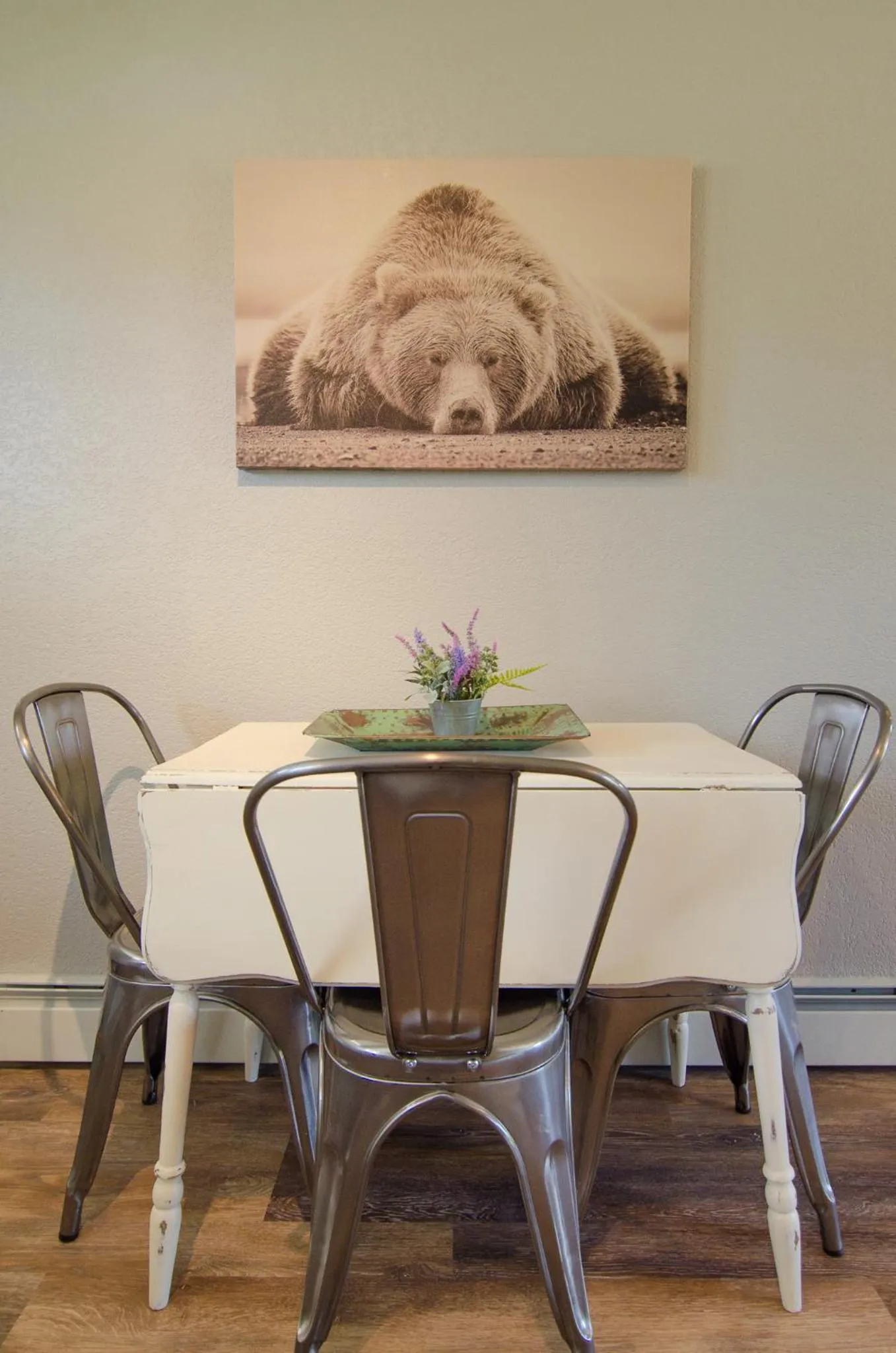 Dining area in Colony Suites