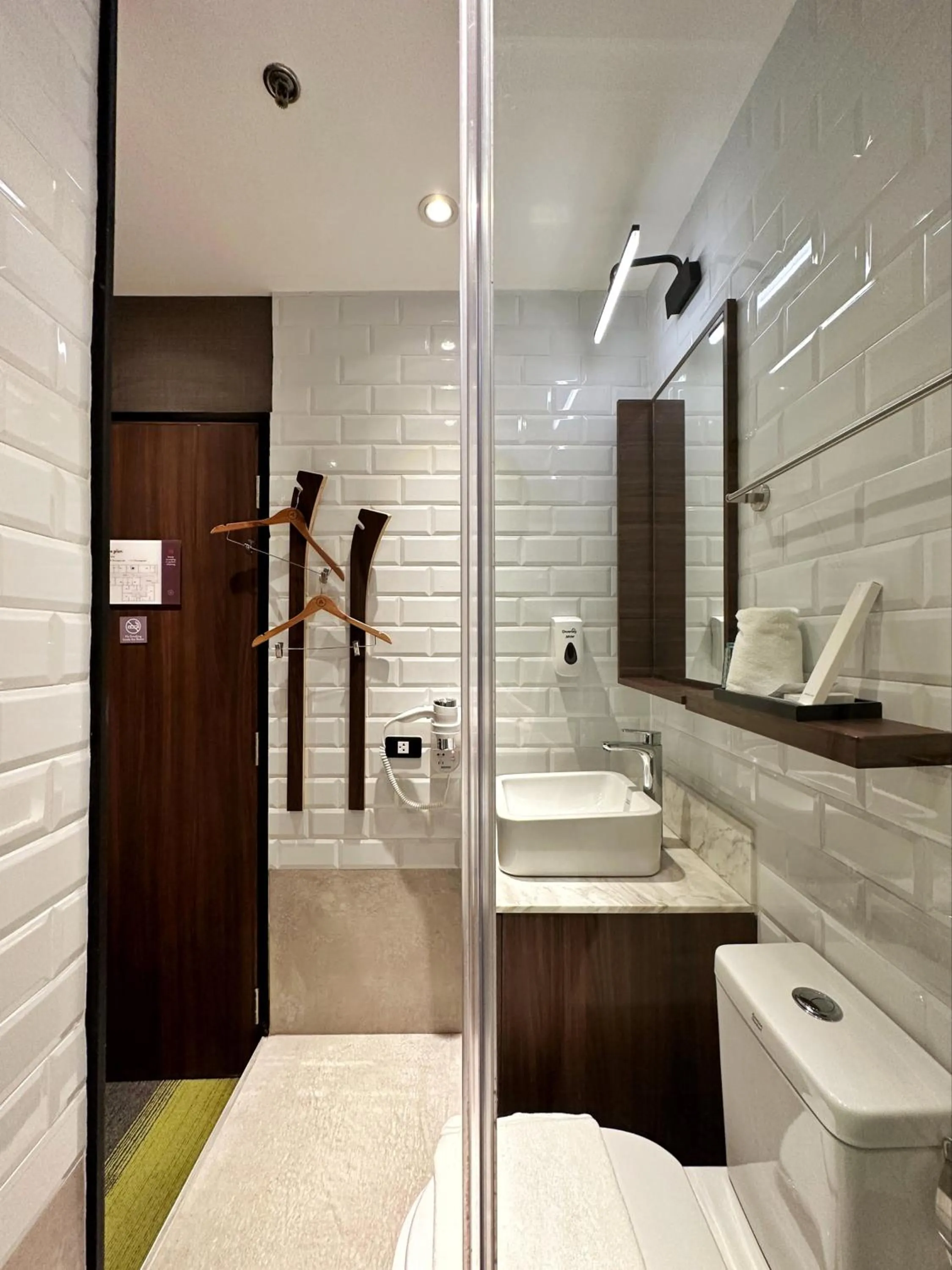 Bathroom in Aerotel Cebu