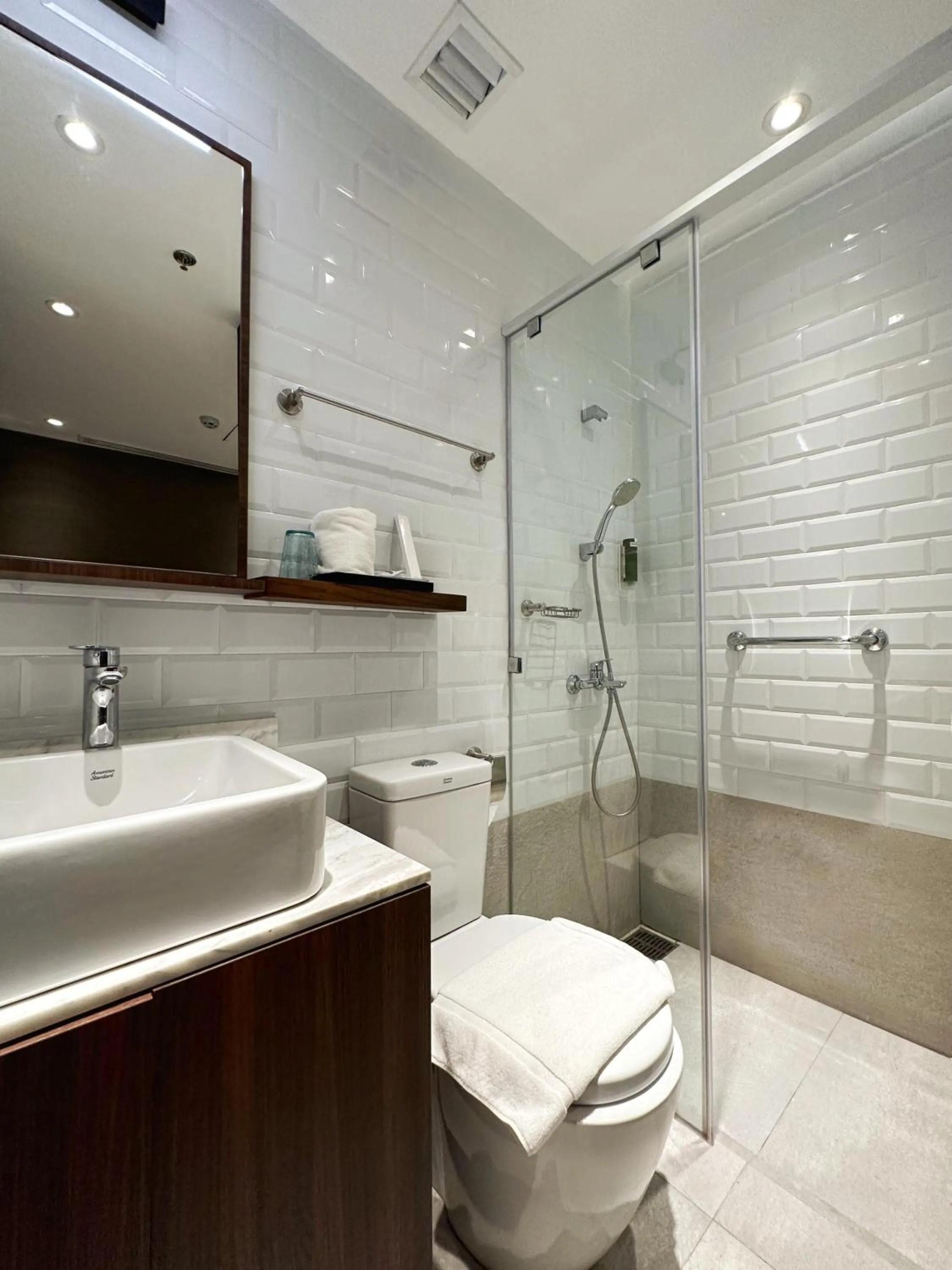 Bathroom in Aerotel Cebu