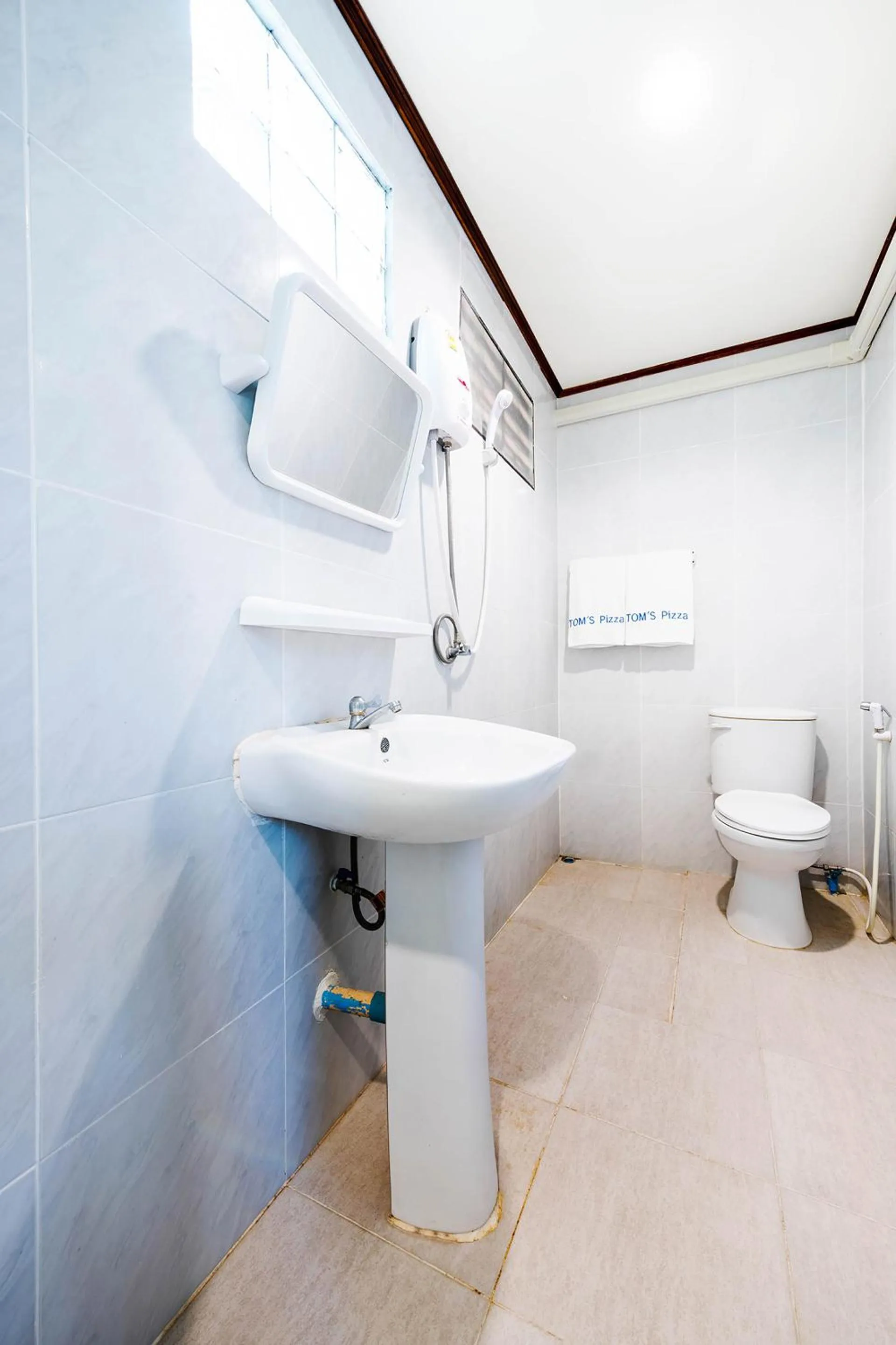 Bathroom in Tom Pizza Resort