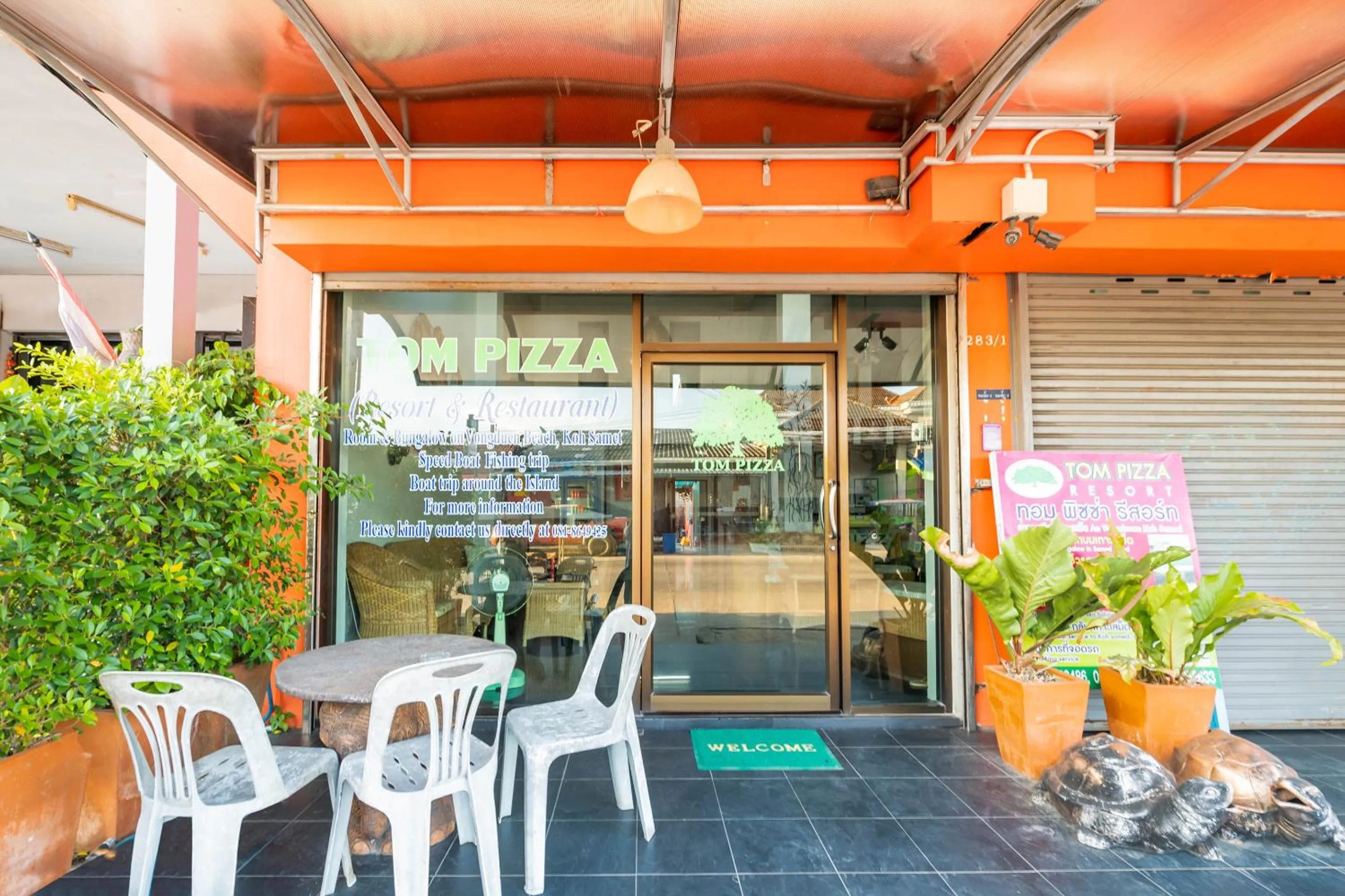 Restaurant/places to eat in Tom Pizza Resort