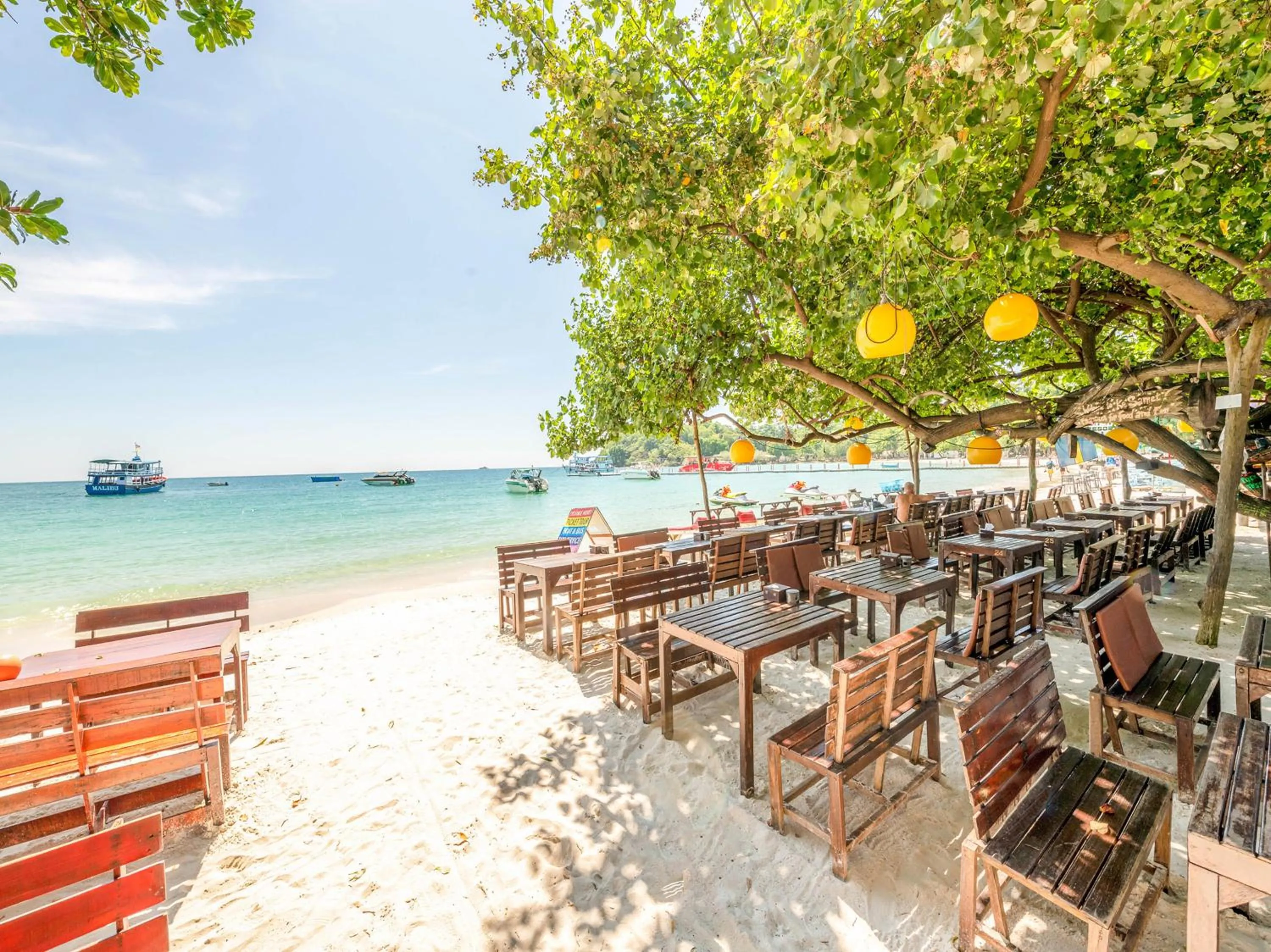 Beach in Tom Pizza Resort