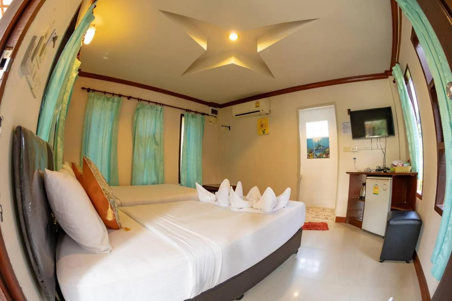 Bed in Tom Pizza Resort