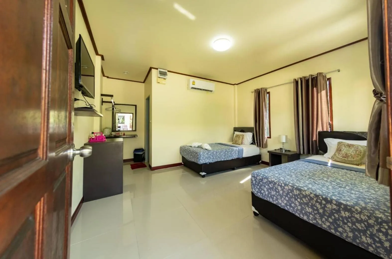 Bed in Tom Pizza Resort