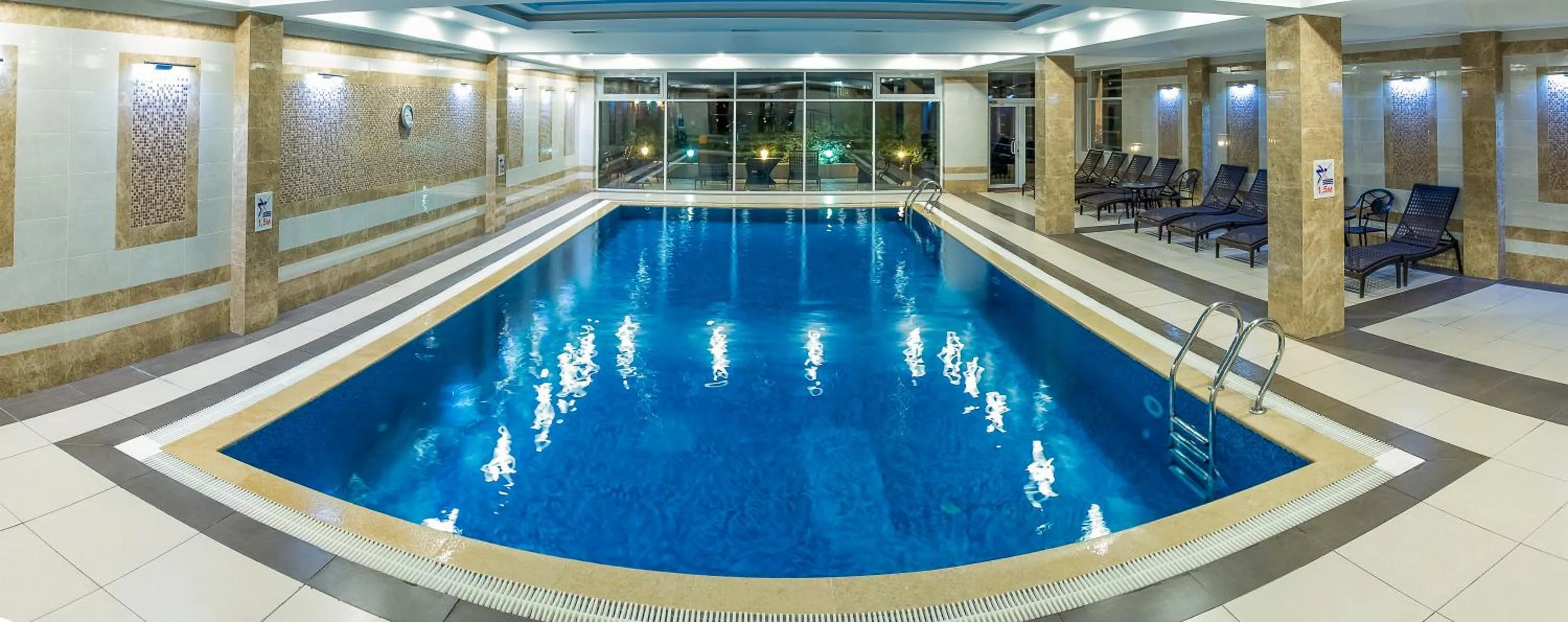 Swimming pool in Park Hotel Bishkek
