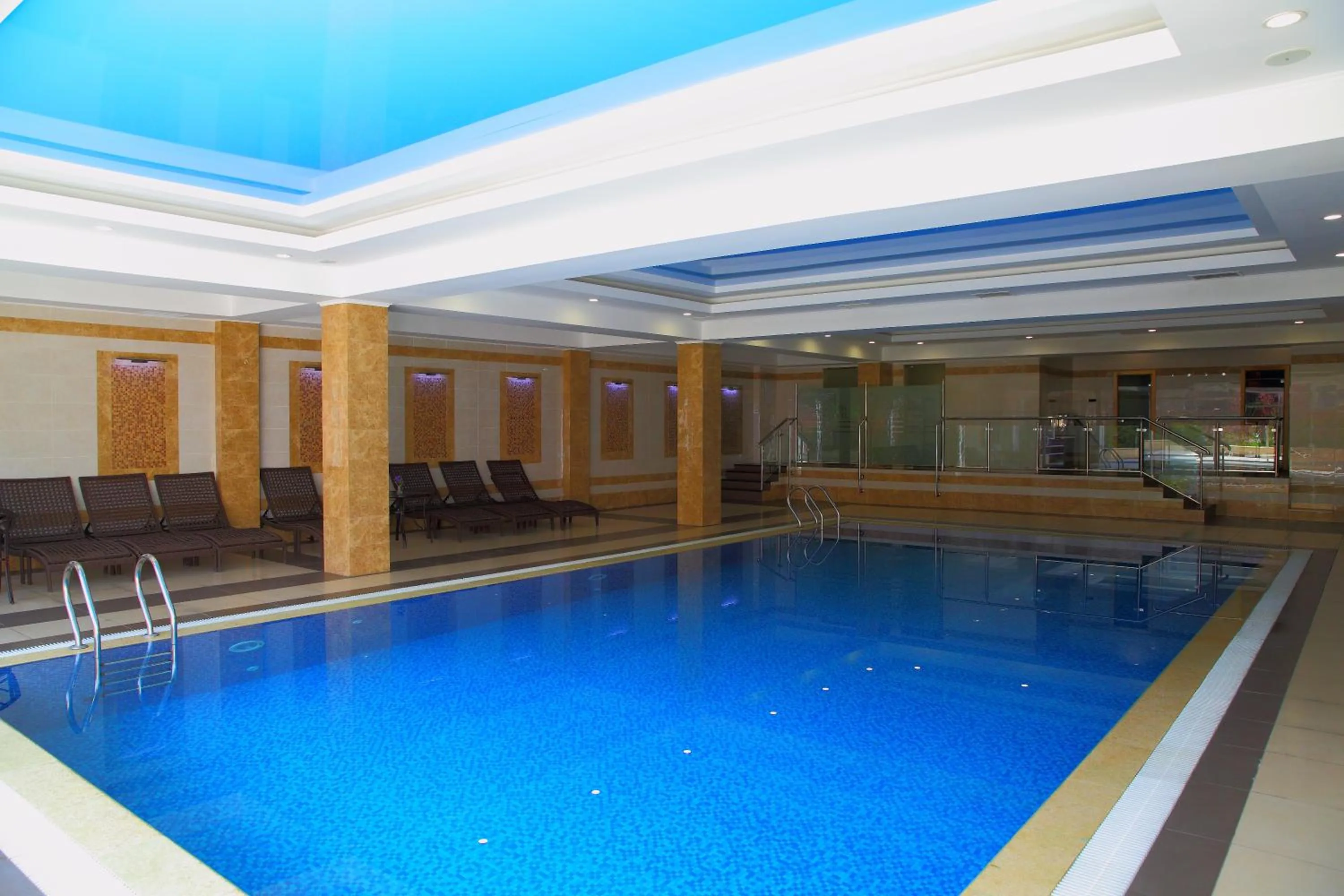 Swimming pool in Park Hotel Bishkek